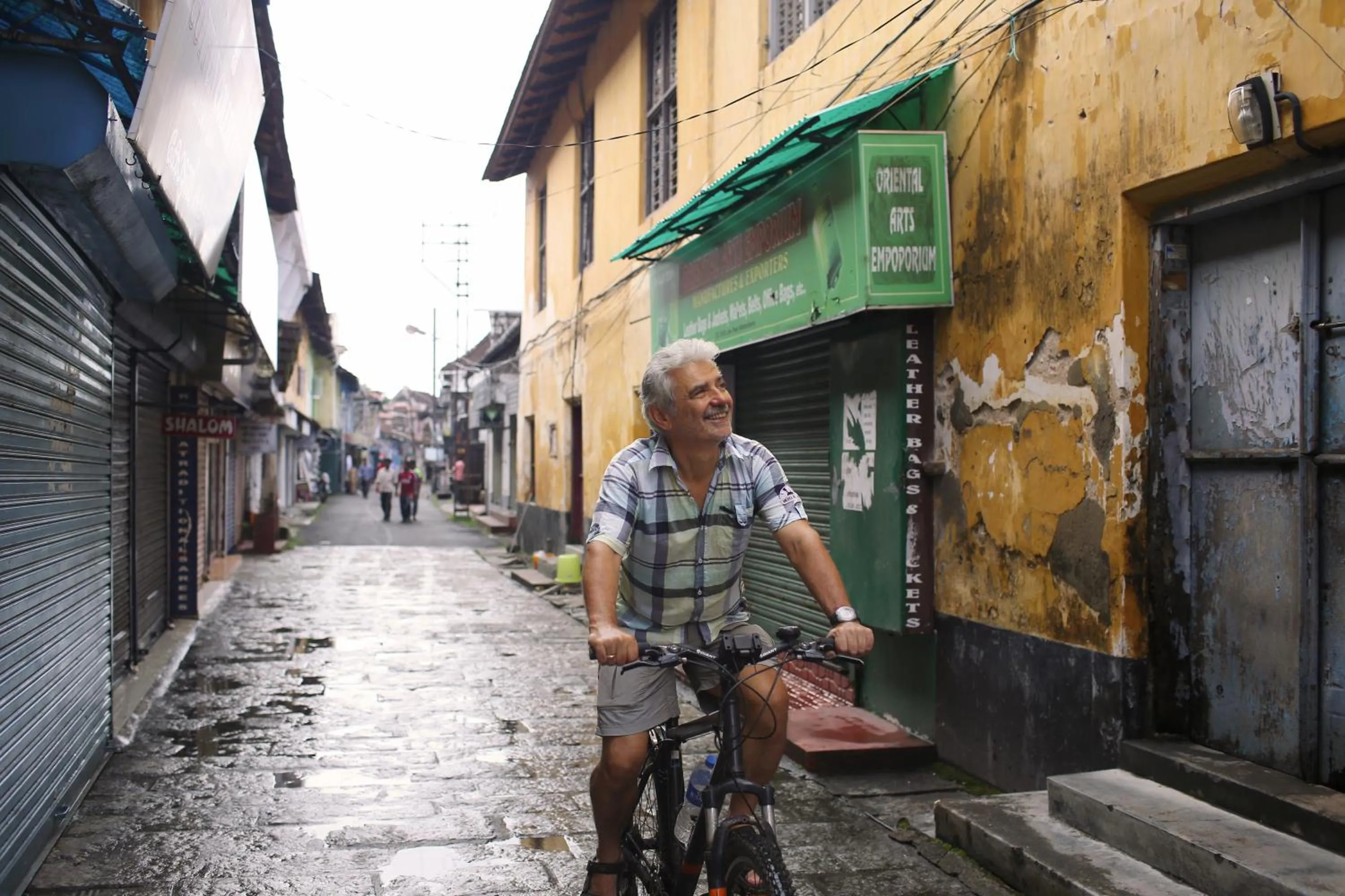 People in Eighth Bastion Fort Kochi - A CGH Earth Experience