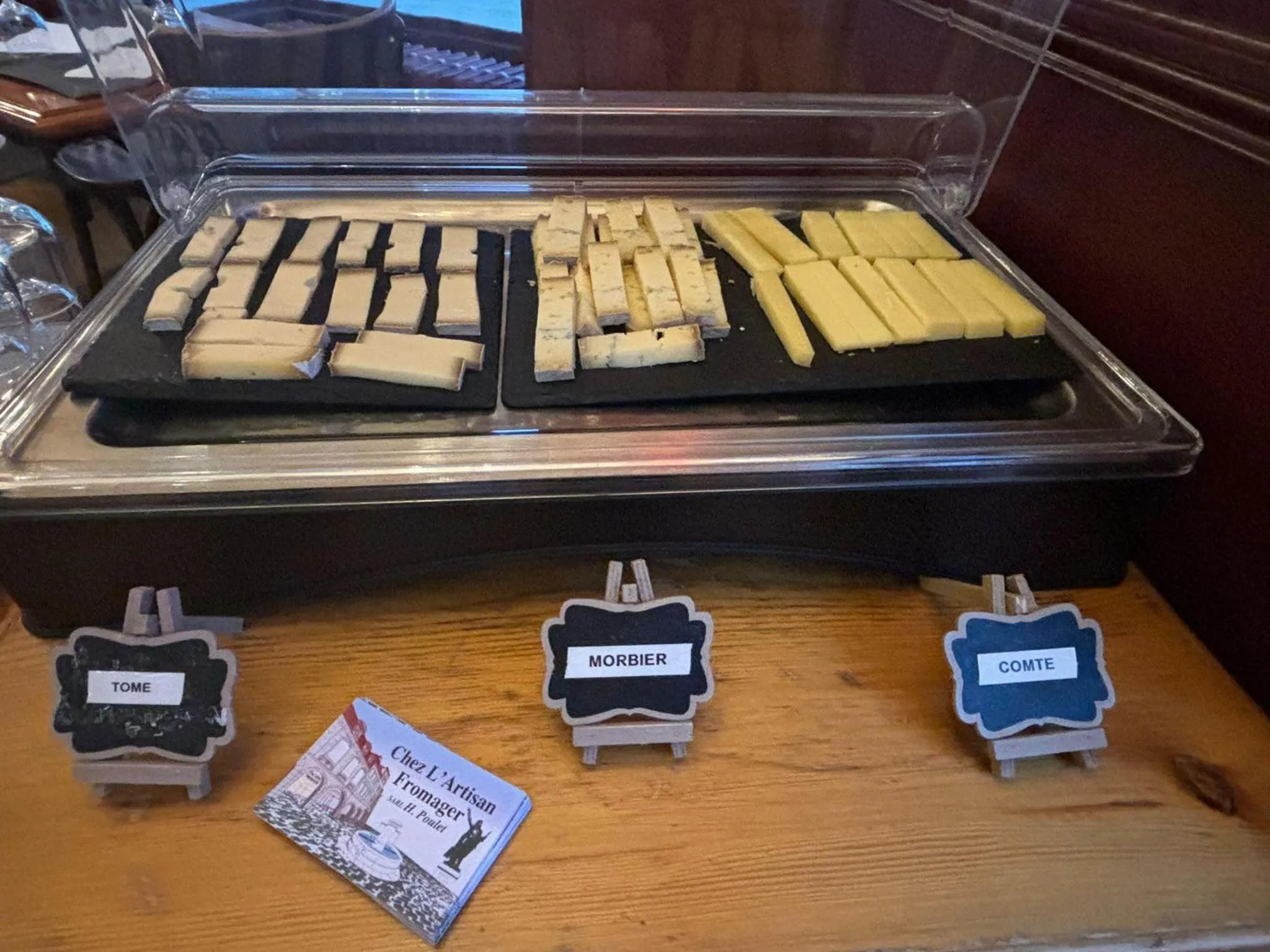 Continental breakfast in Hôtel Terminus - Pizzeria Pizz'a gogo - salle de sport - face à la gare