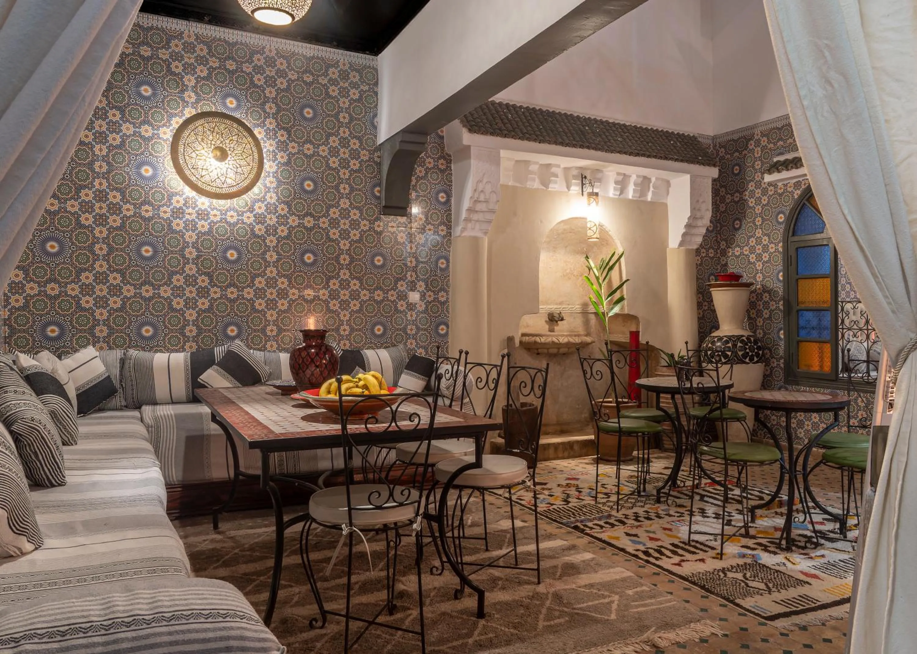 Living room in Riad dar El Arsa Rooftop & jacuzzi