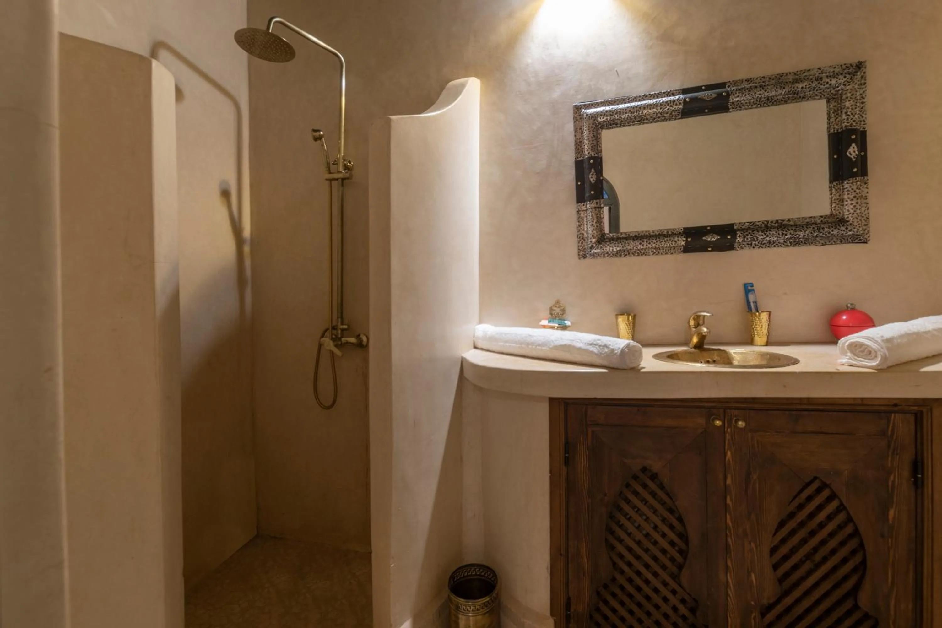 Bathroom in Riad dar El Arsa Rooftop & jacuzzi