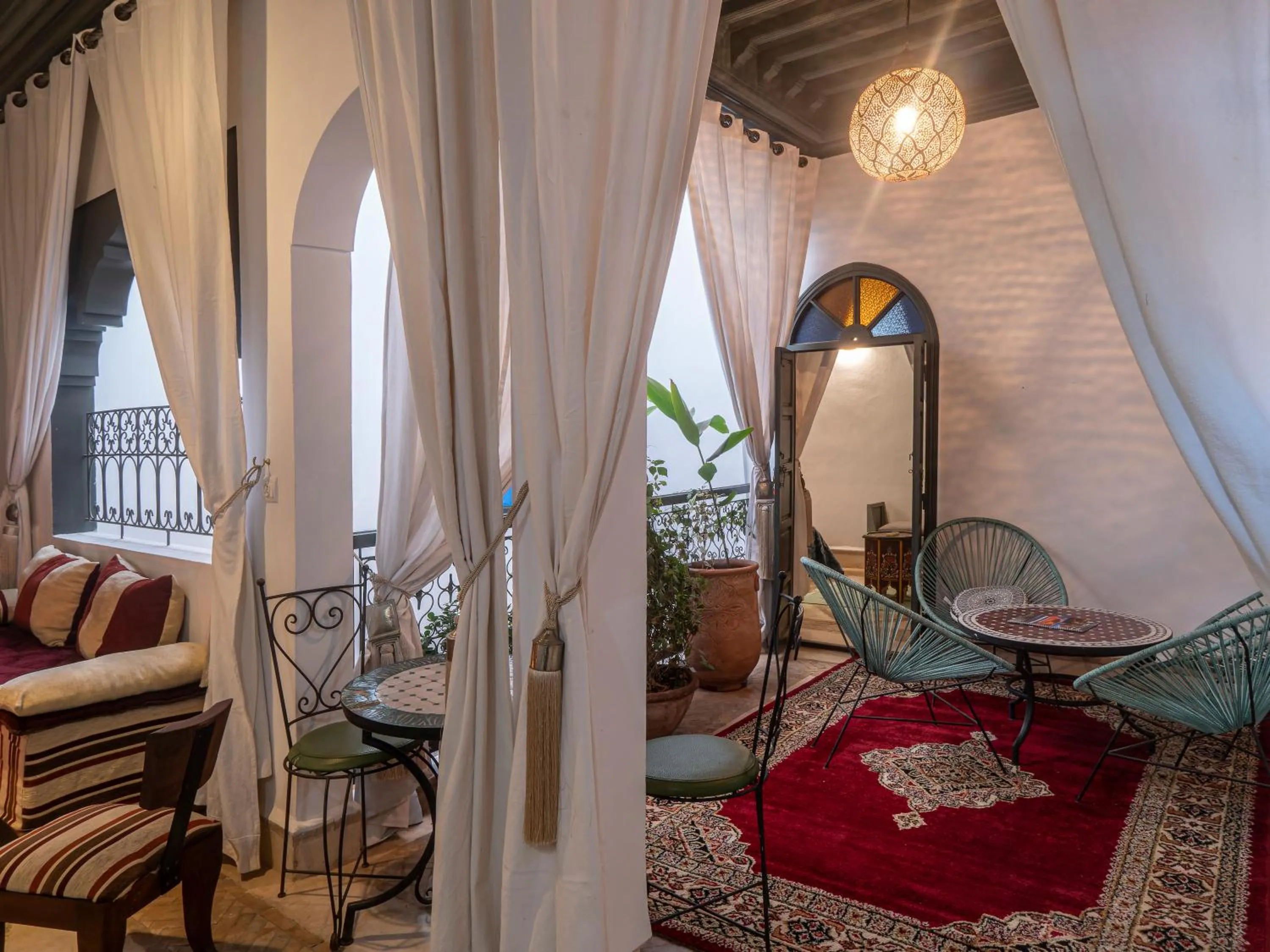 Communal lounge/ TV room in Riad dar El Arsa Rooftop & jacuzzi