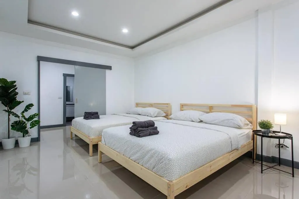 Bed in P4 Silom Large 2beds full kitchen WIFI 4-6pax