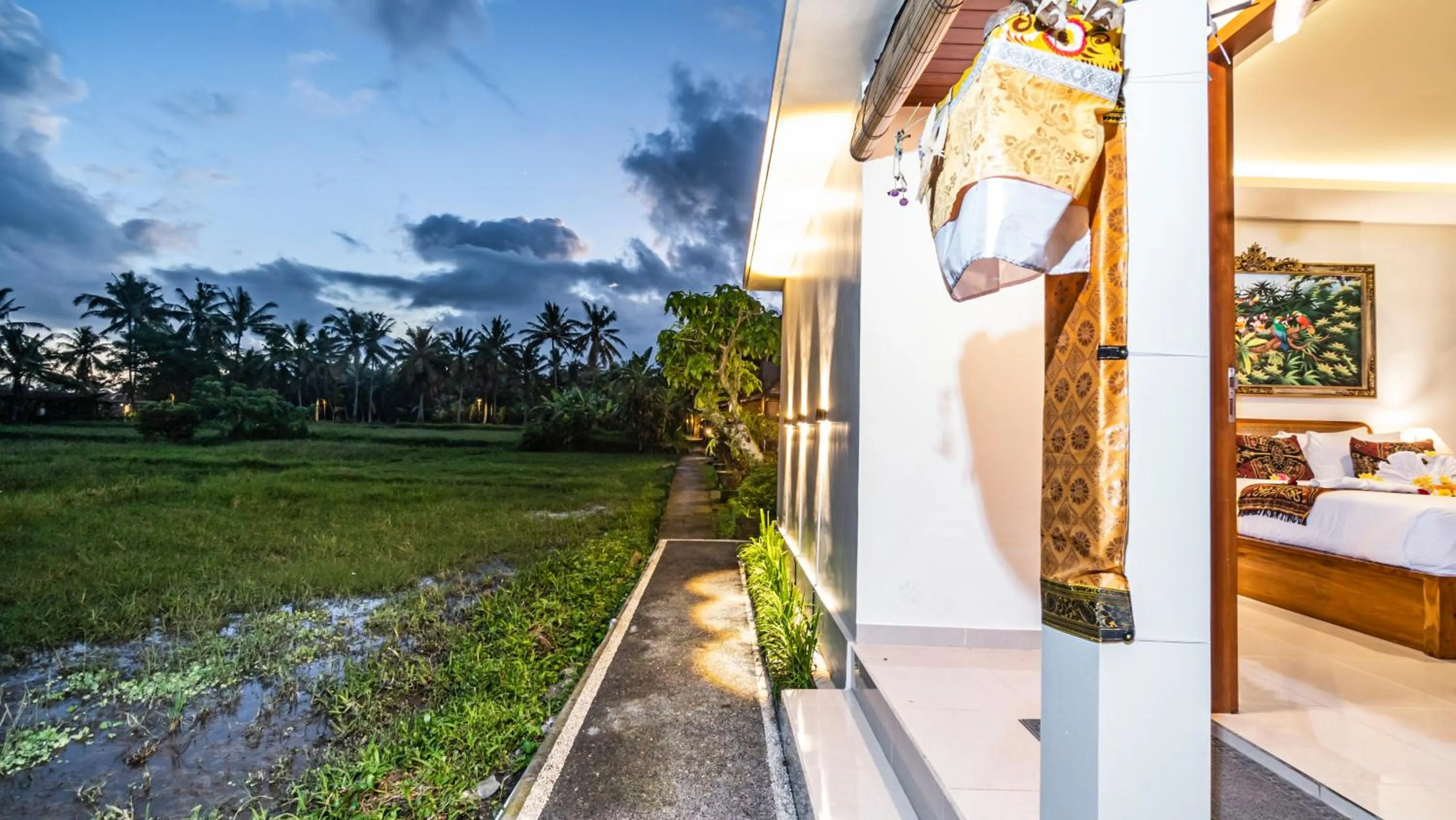 Bed in Putih DCarik Ubud