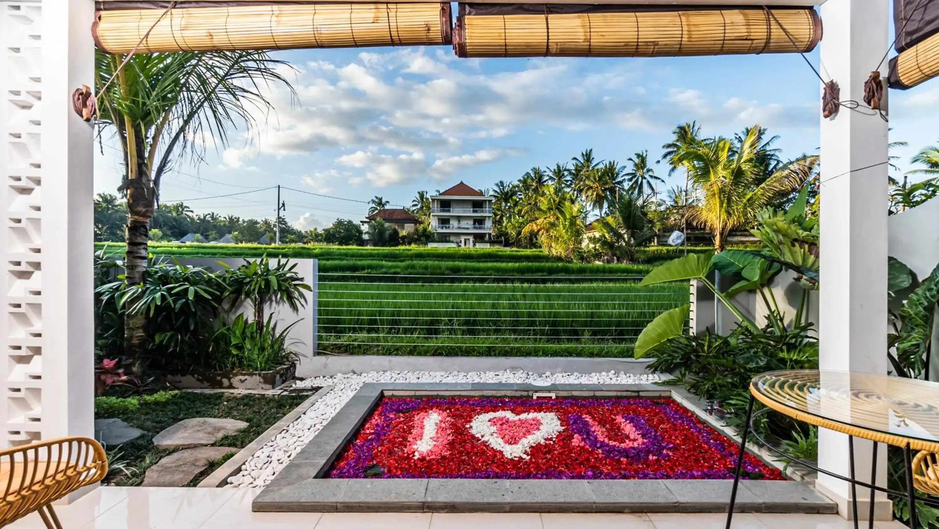 Putih DCarik Ubud Putih DCarik Ubud