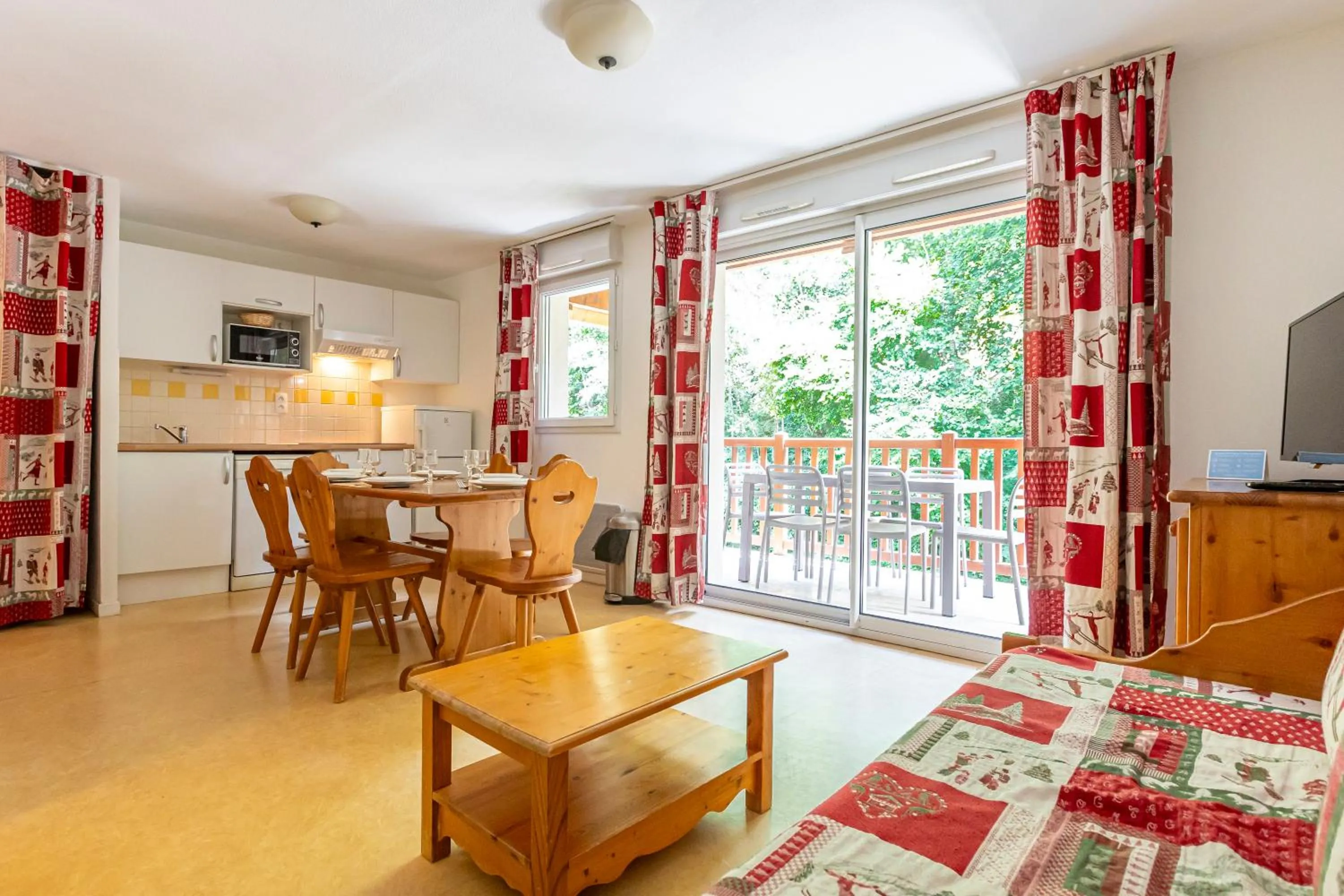 Dining area in Résidence Odalys Soleil d'Aure