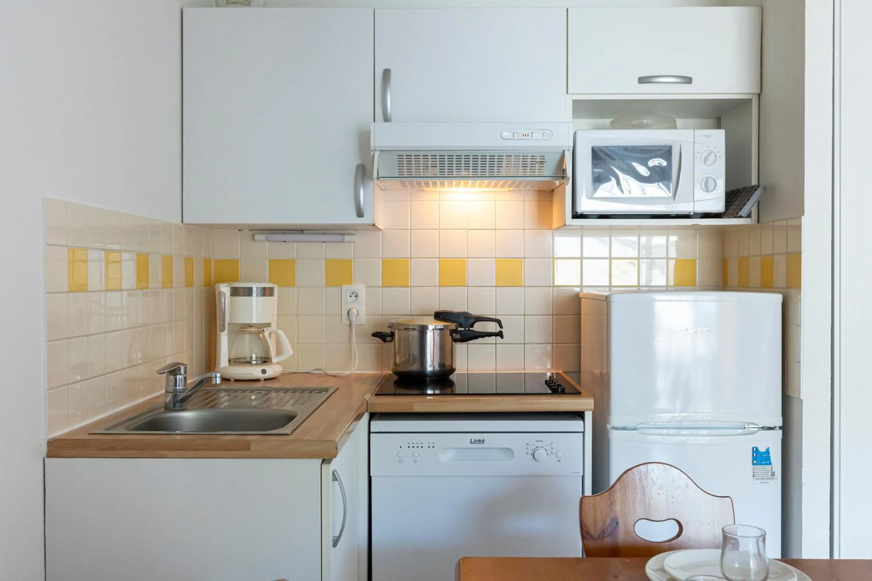 Kitchen or kitchenette in Résidence Odalys Soleil d'Aure