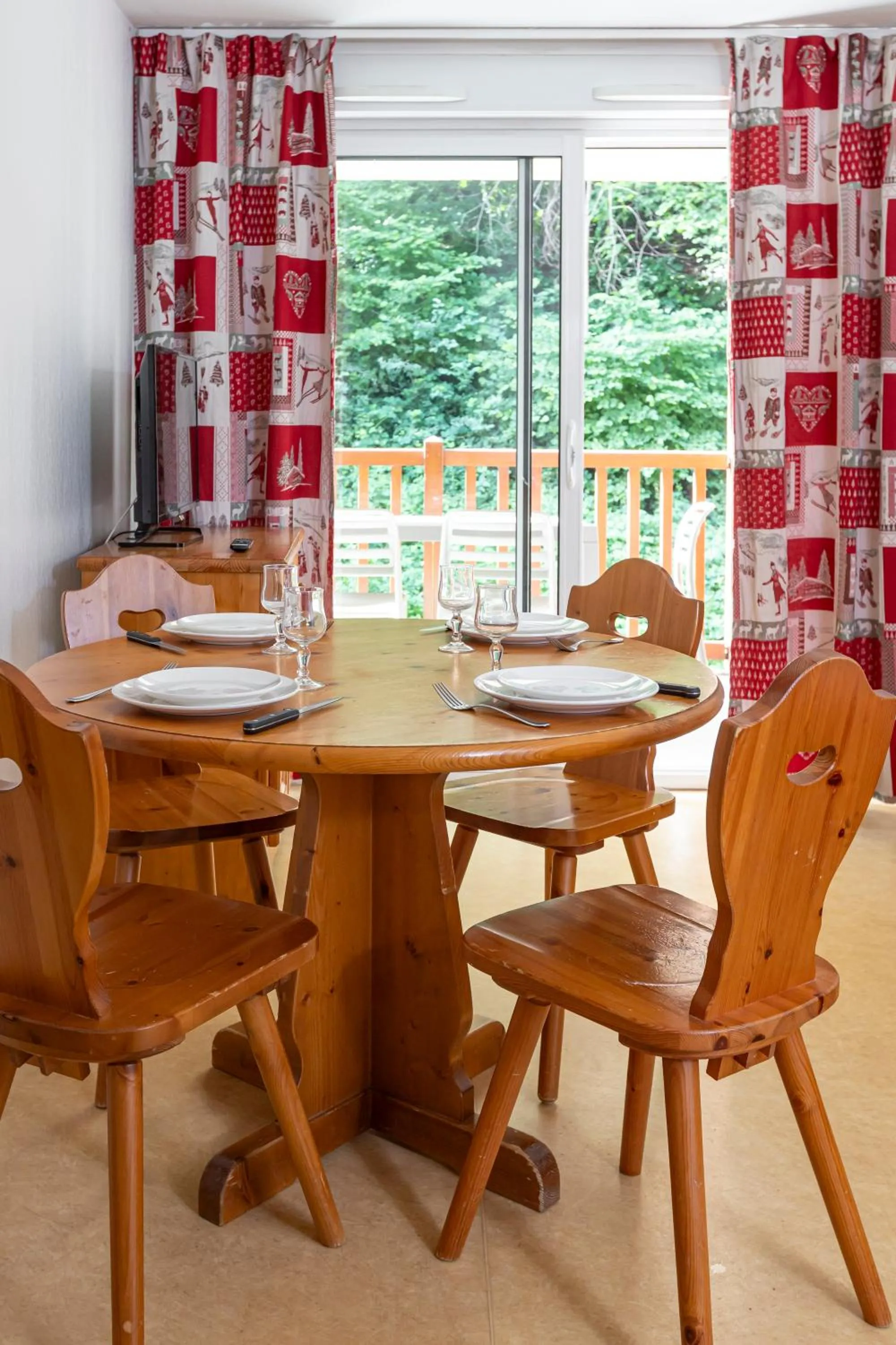 Dining area in Résidence Odalys Soleil d'Aure