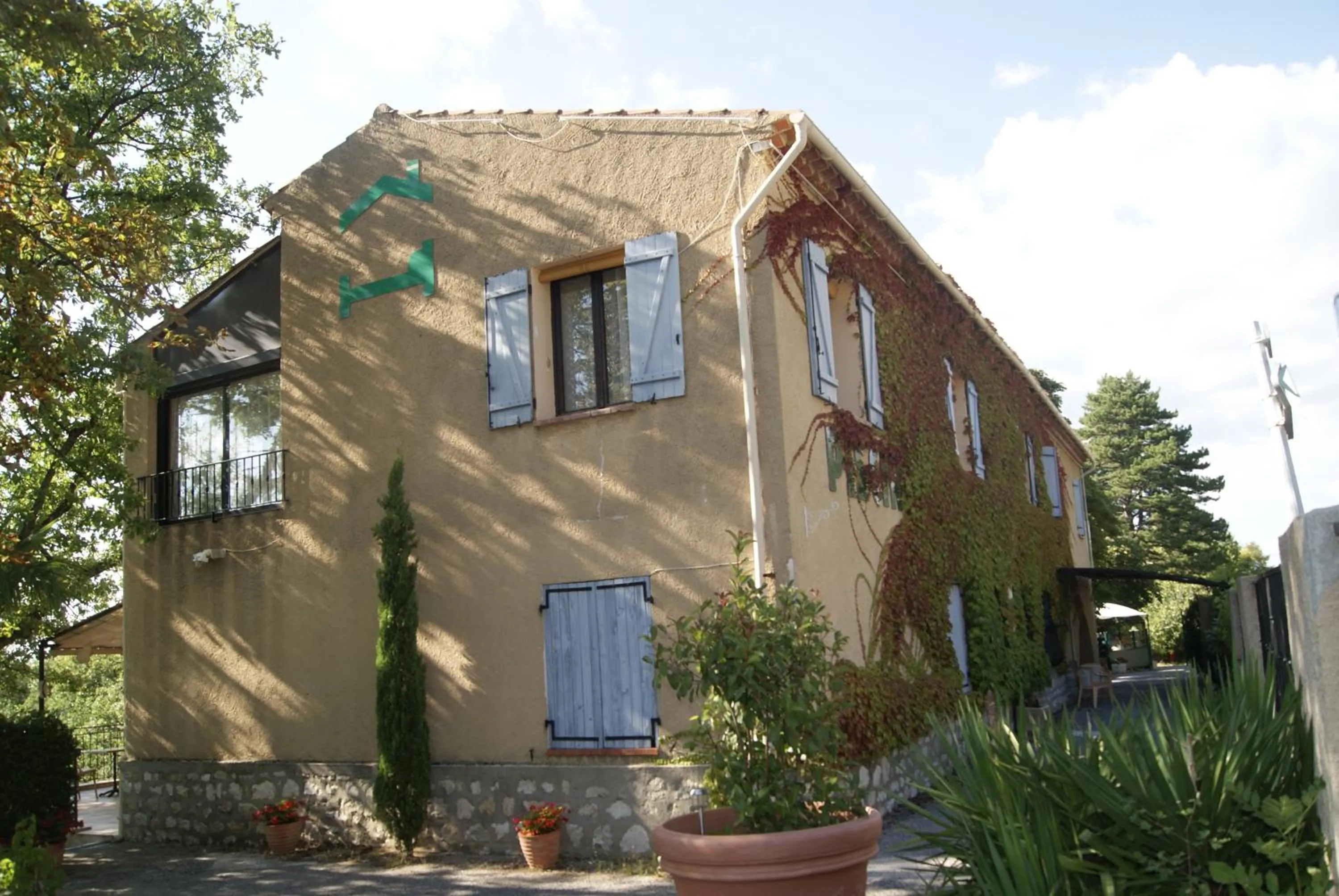 Property building in Le Bosquet