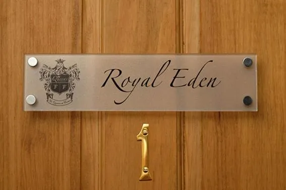 The Queens At Horton