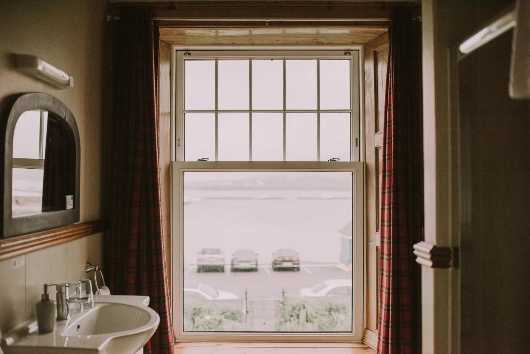 Bathroom in Royal Valentia Hotel