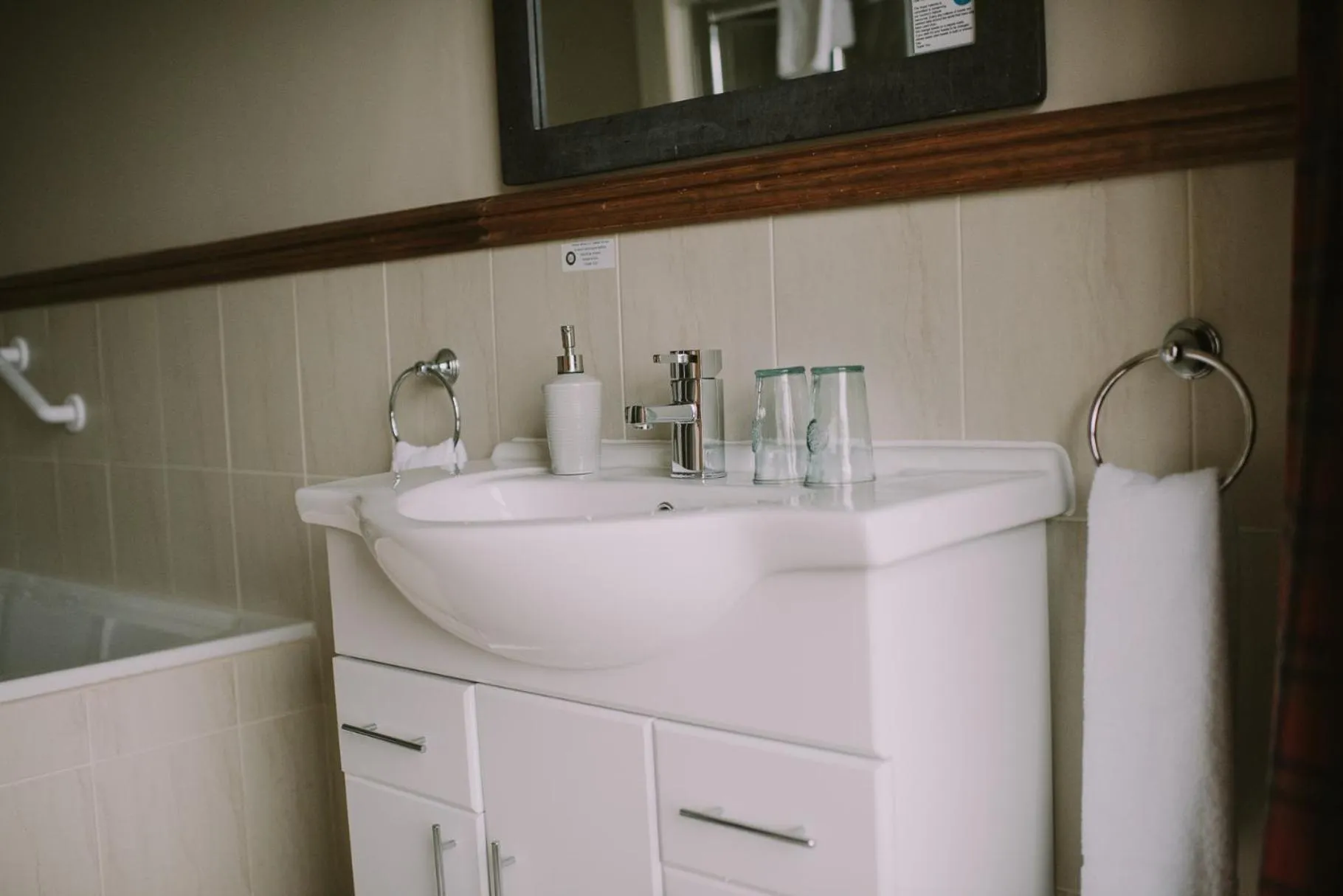 Bathroom in Royal Valentia Hotel