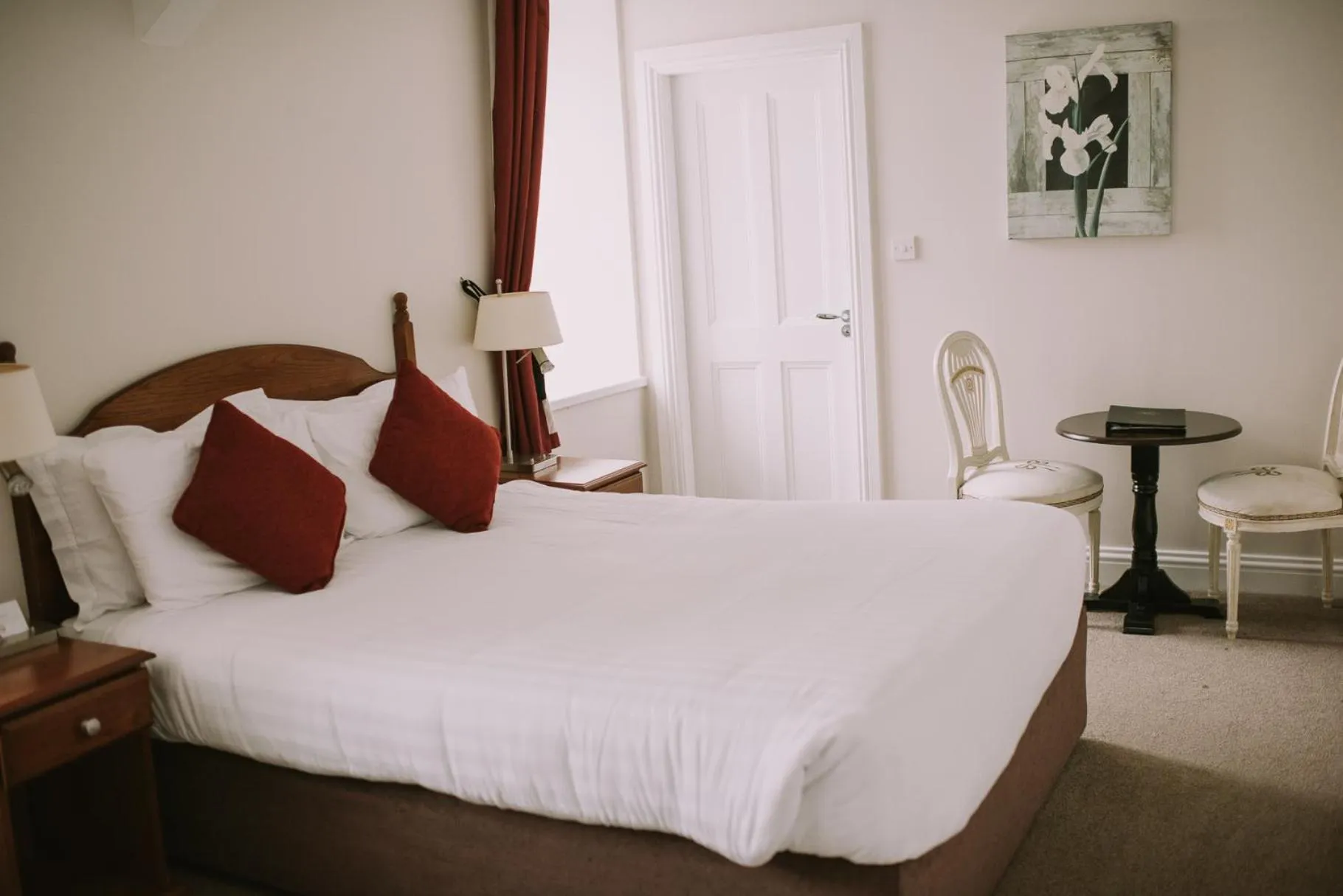 Photo of the whole room, Bed in Royal Valentia Hotel