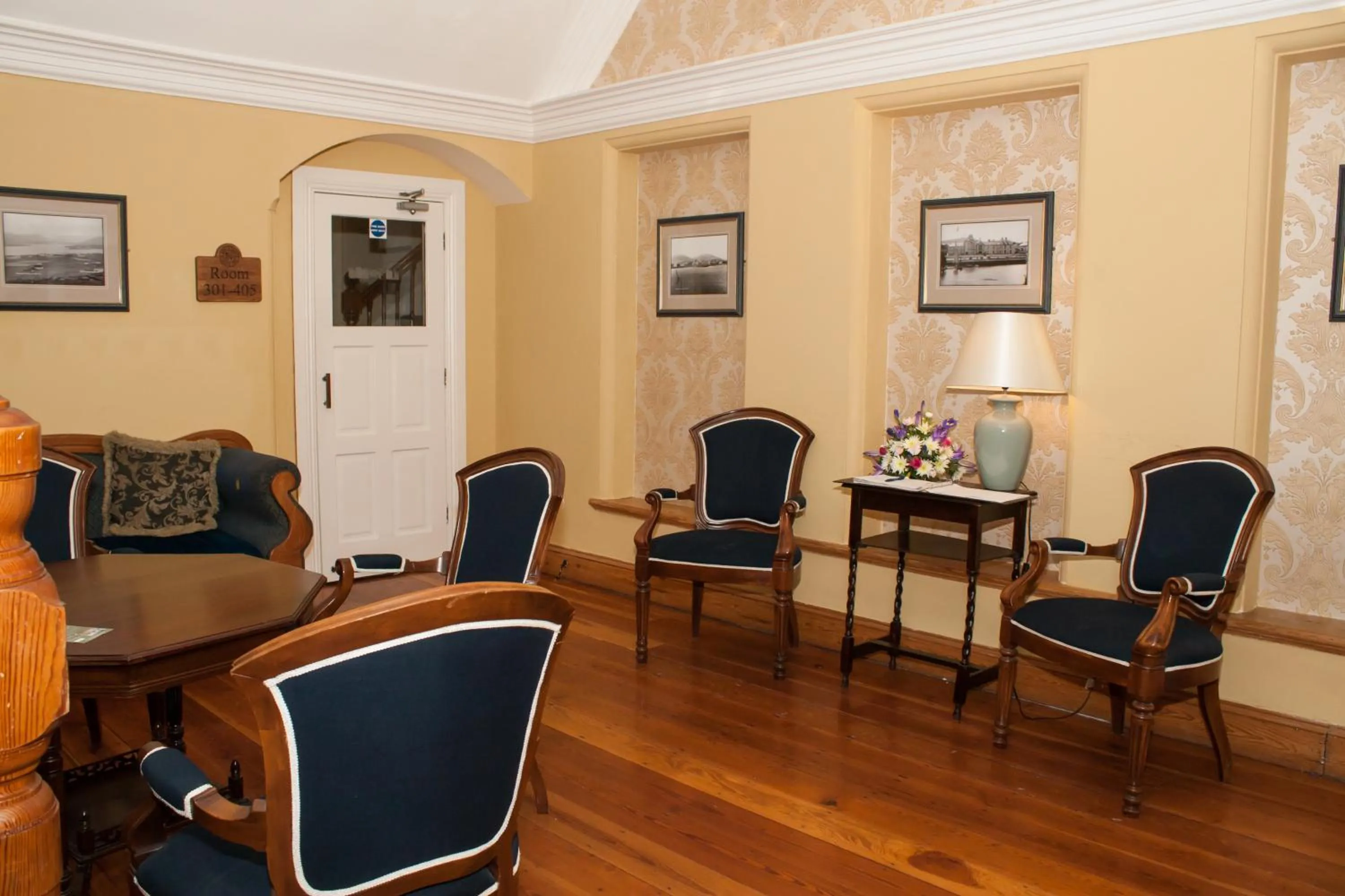 Living room in Royal Valentia Hotel