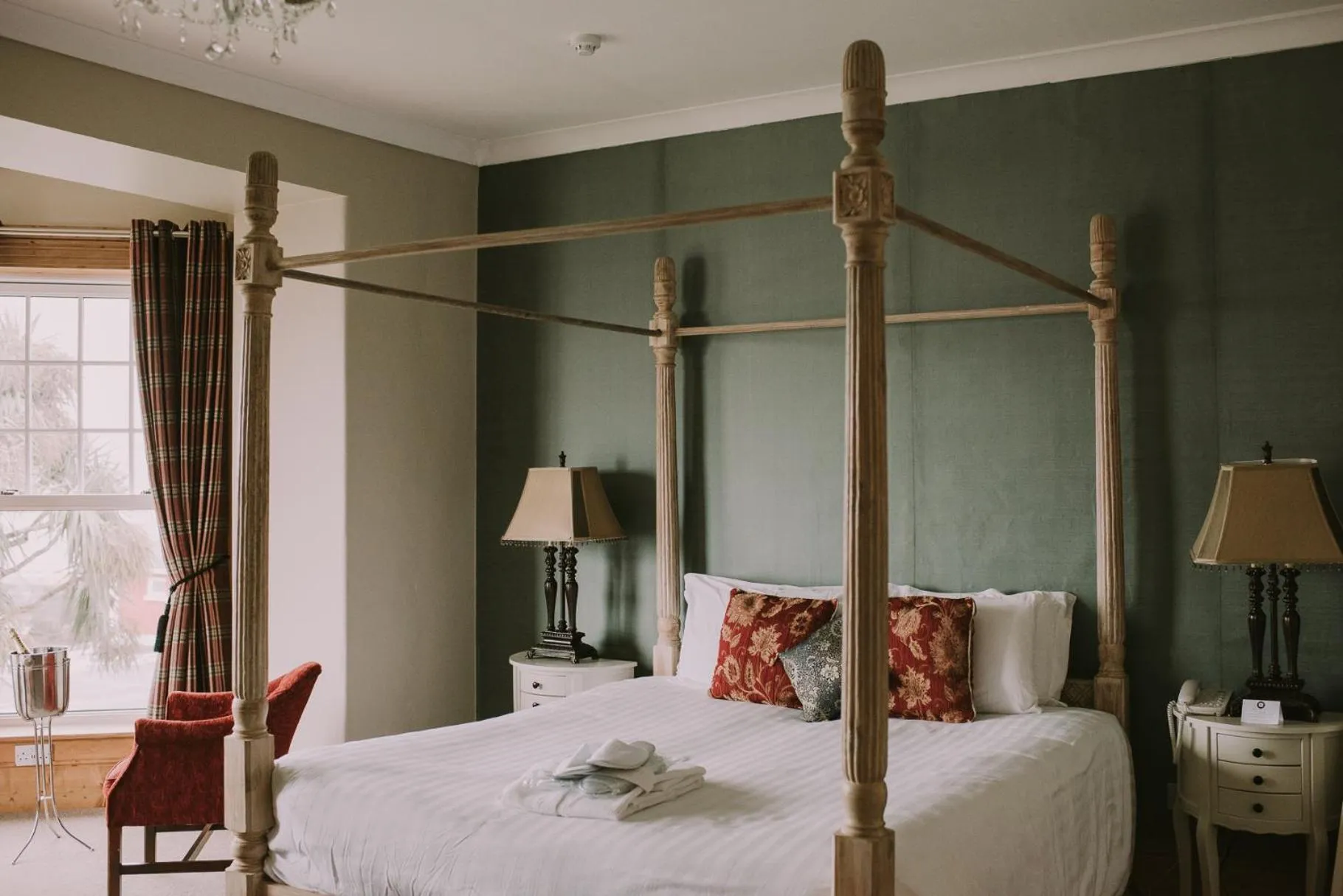 Photo of the whole room, Bed in Royal Valentia Hotel