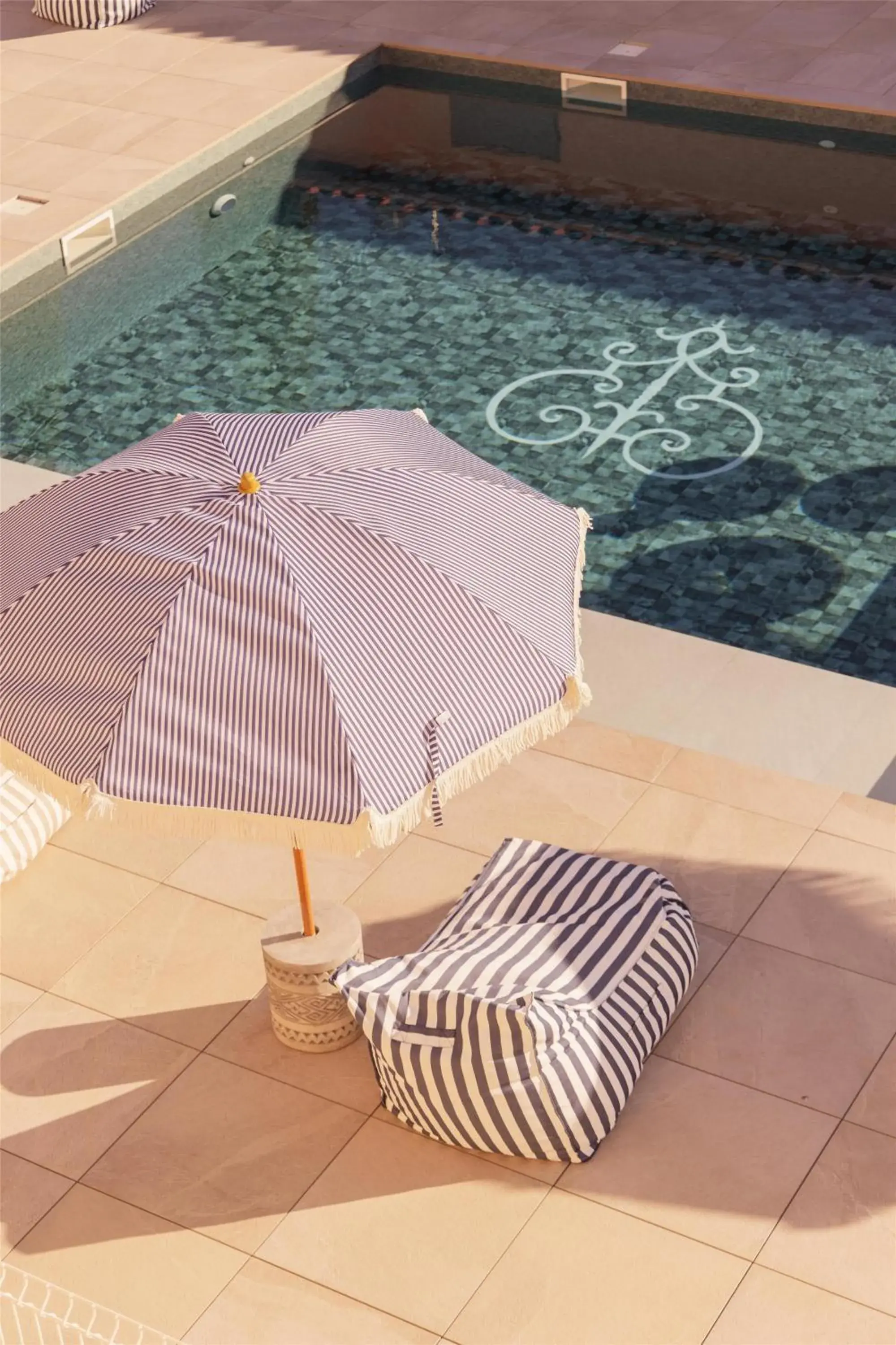 Pool view in Best Western Plus Le Canard sur le Toit Pool view in Best Western Plus Le Canard sur le Toit