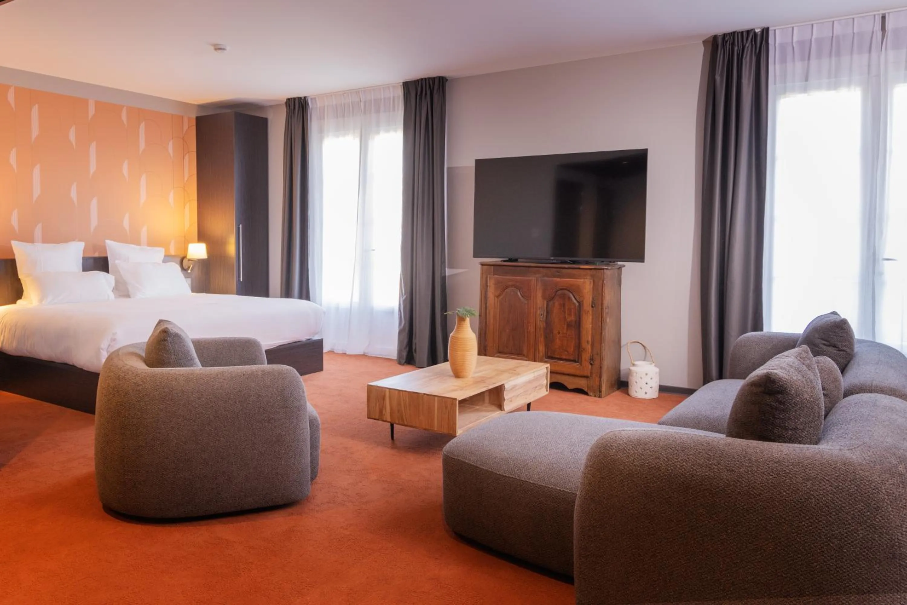 Communal lounge/ TV room, Bed in Best Western Plus Le Canard sur le Toit