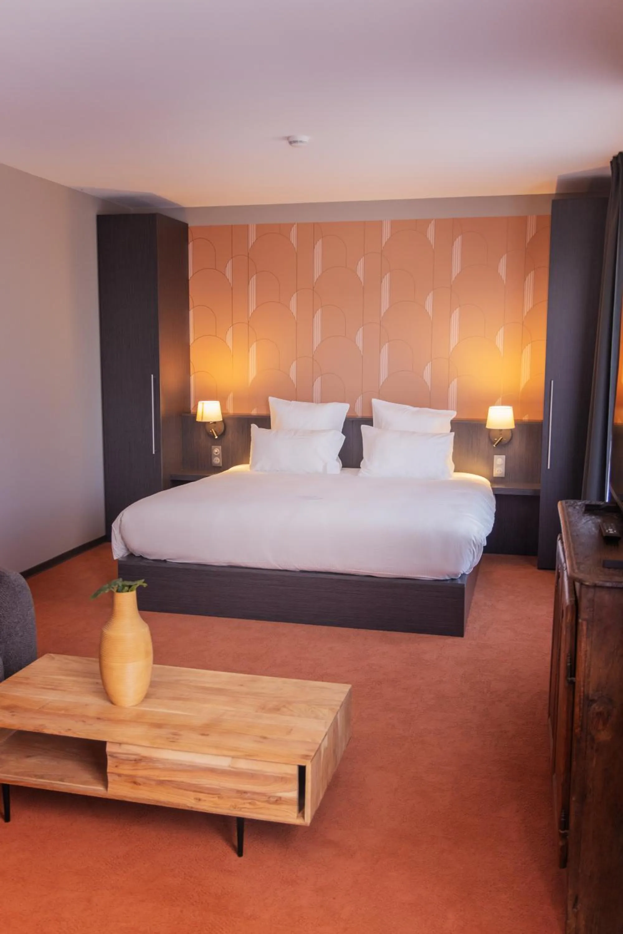 Bed in Best Western Plus Le Canard sur le Toit