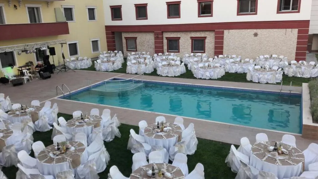 Swimming pool in Hotel Labella Bergama