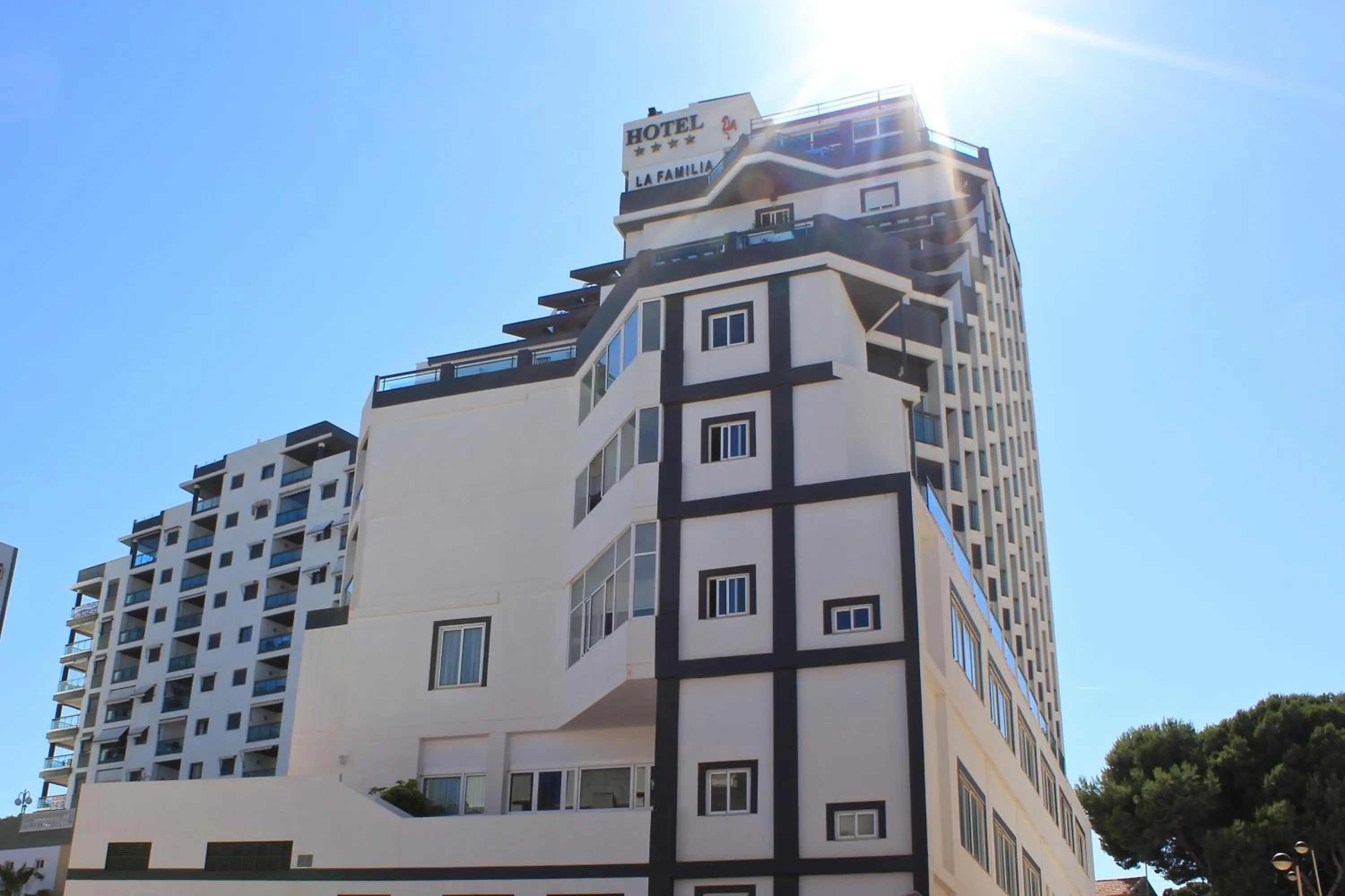 Facade/entrance in La Familia Gallo Rojo