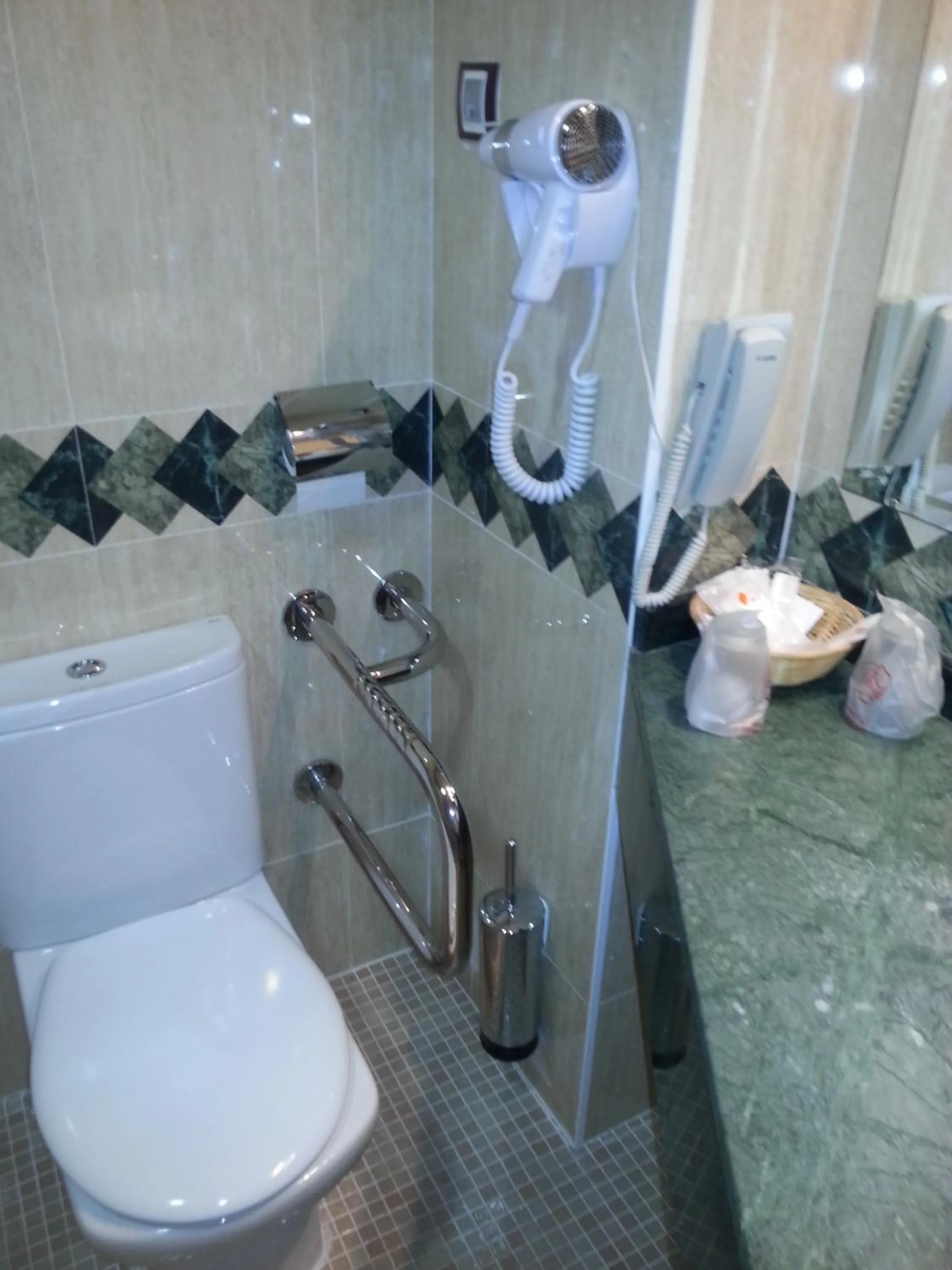 Bathroom in La Familia Gallo Rojo