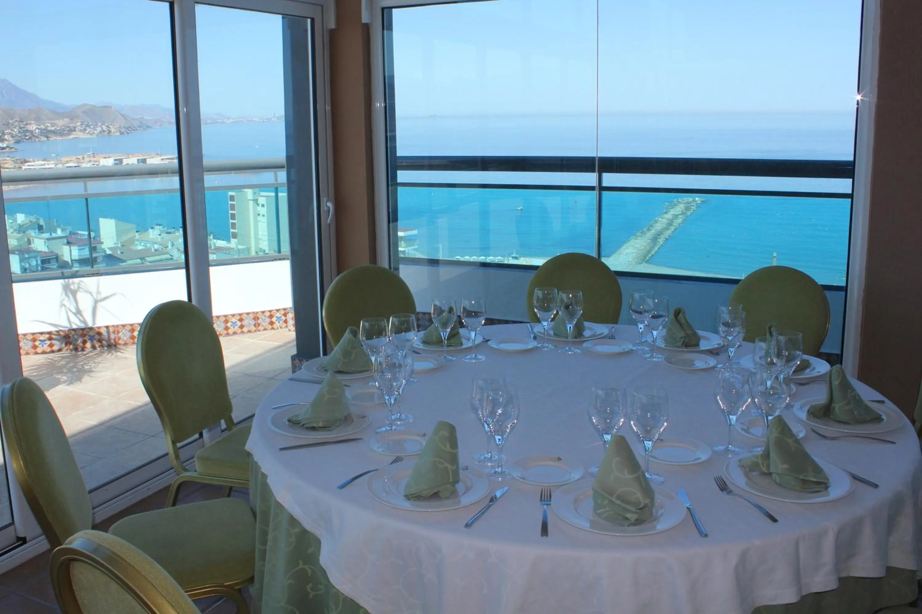 Restaurant/places to eat in La Familia Gallo Rojo