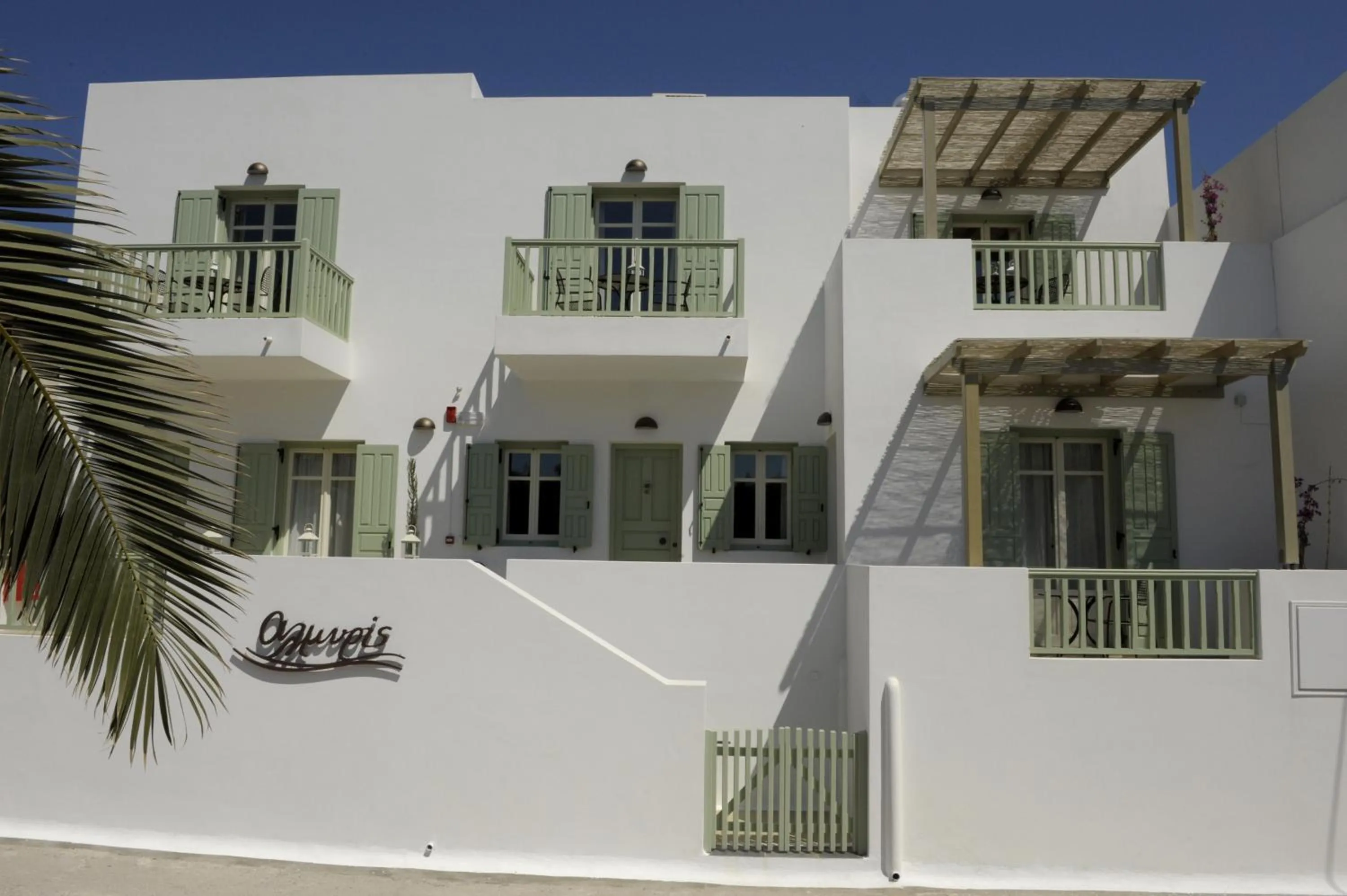 Facade/entrance in Almyris