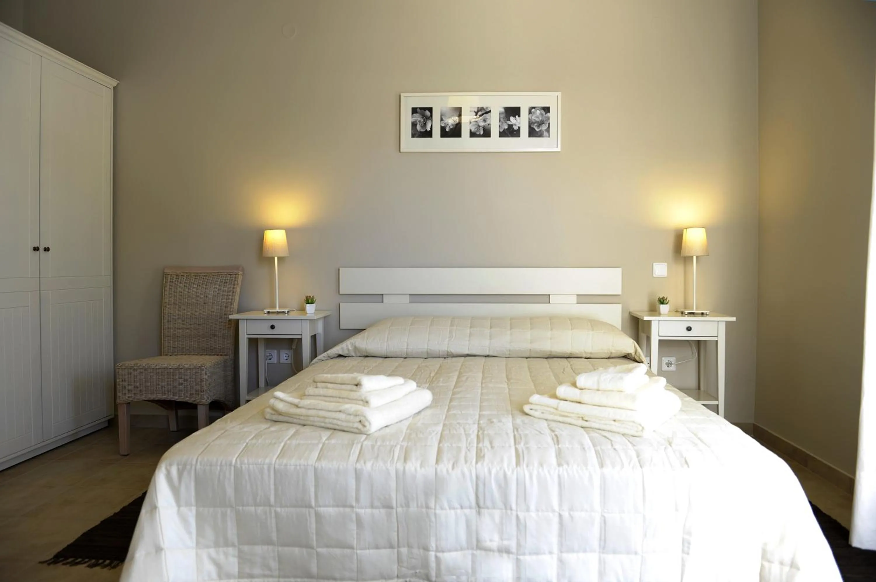 Bedroom, Bed in Almyris