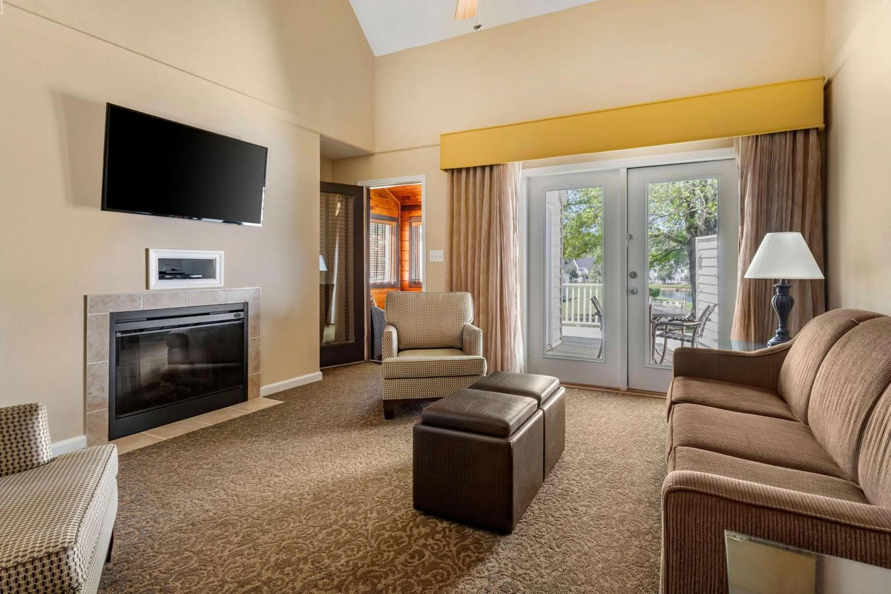 Living room in Hilton Vacation Club The Historic Powhatan Williamsburg