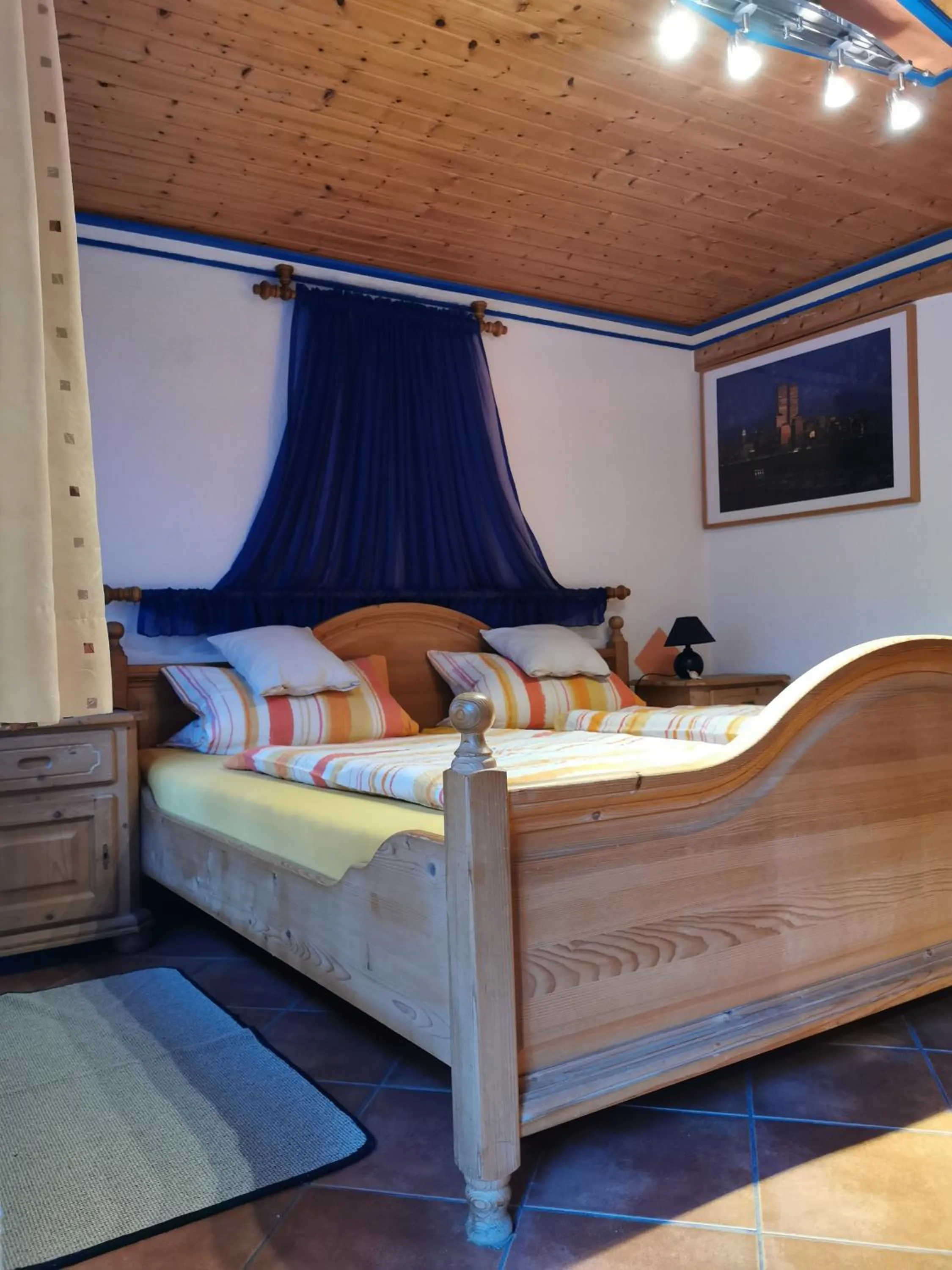 Bed in Gästezimmer Reitinger