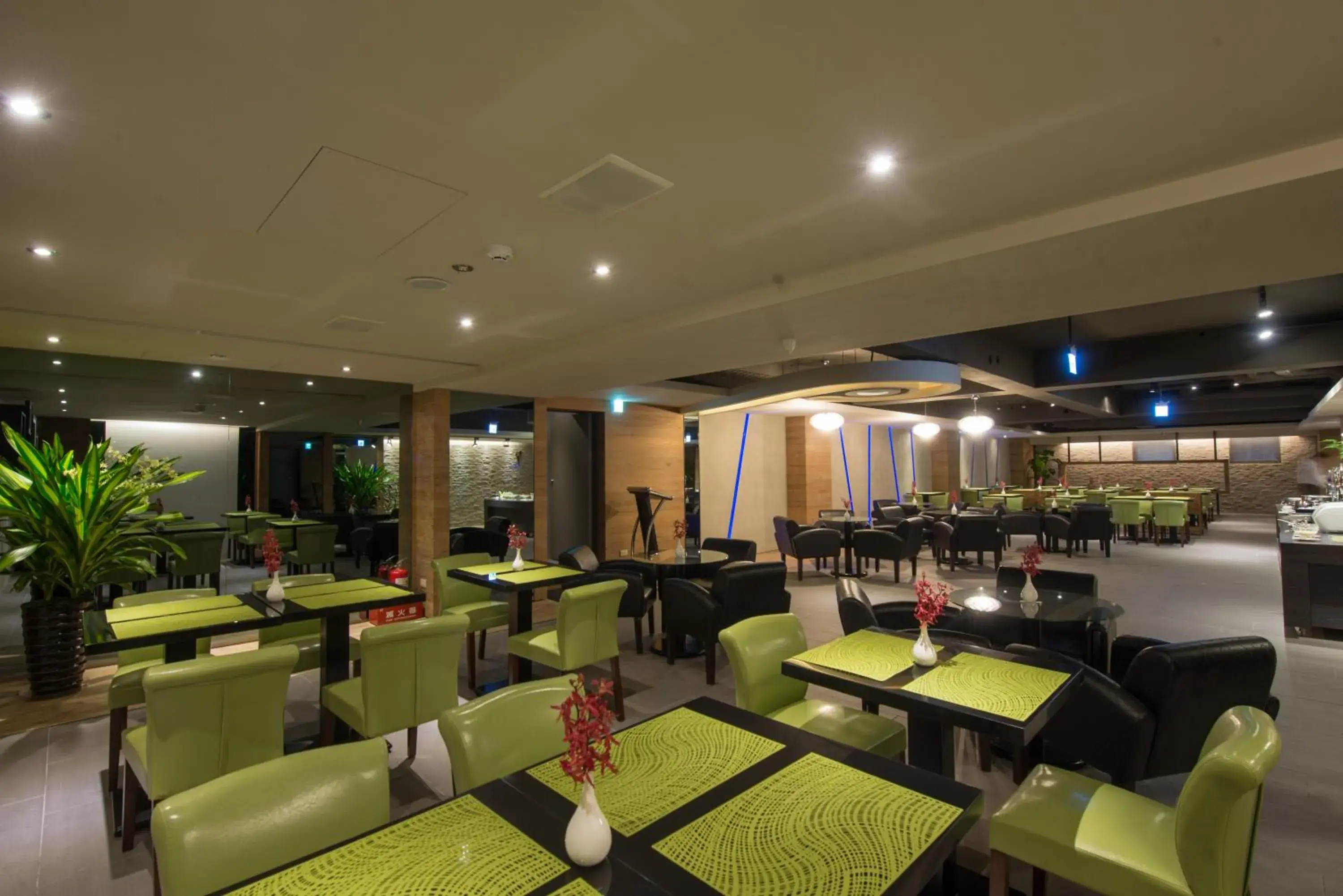 Restaurant/places to eat in Simple + Hotel Restaurant/places to eat in Simple + Hotel