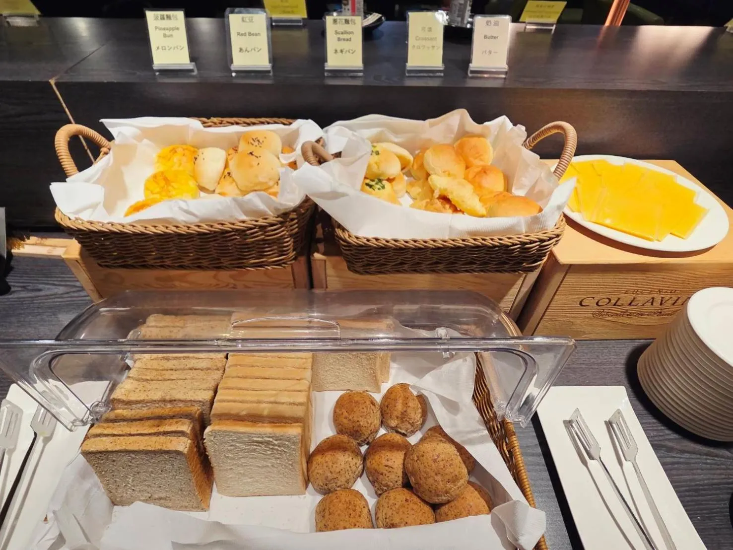 Breakfast in Simple + Hotel