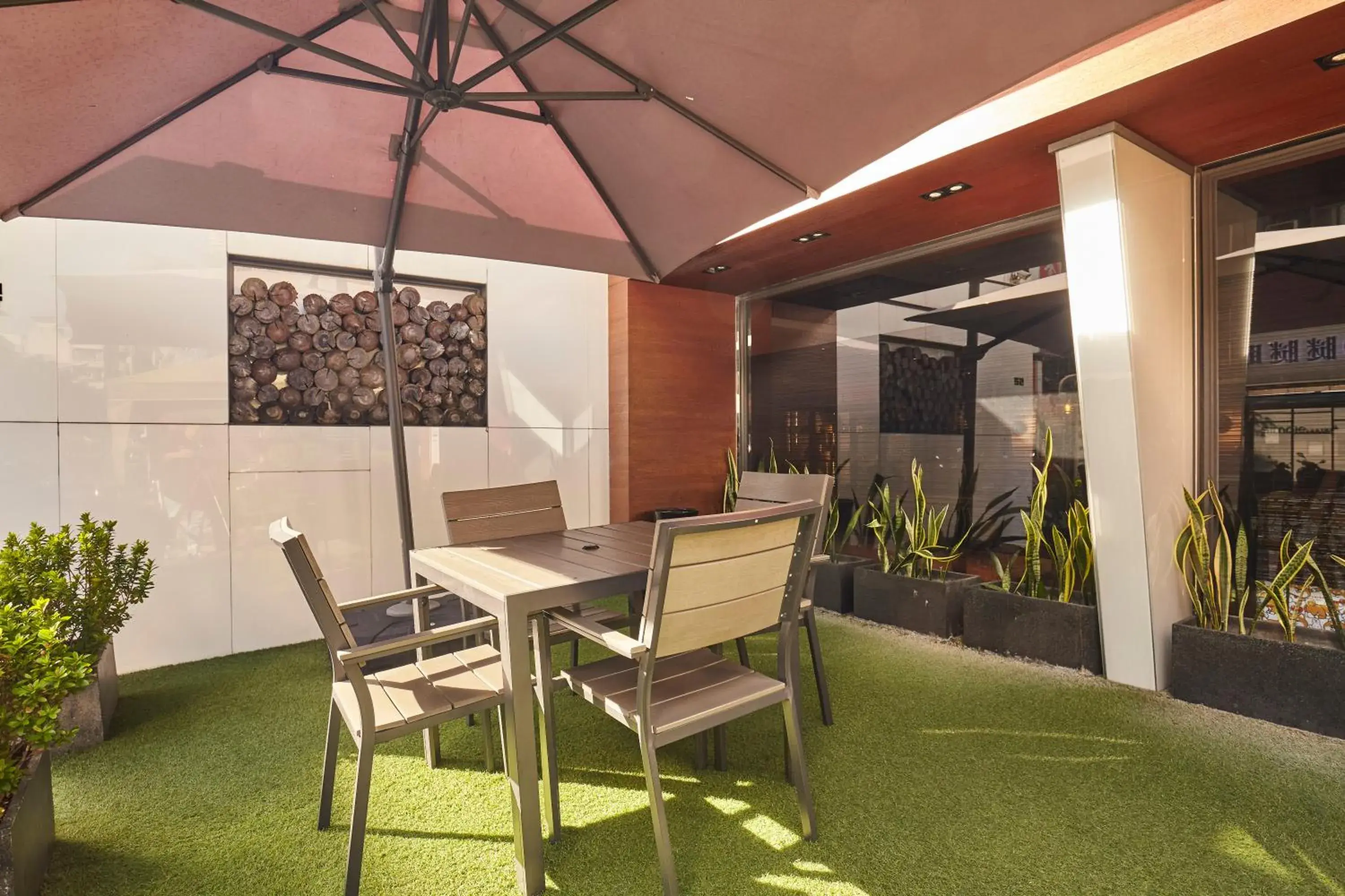 Property building in Simple + Hotel Property building in Simple + Hotel