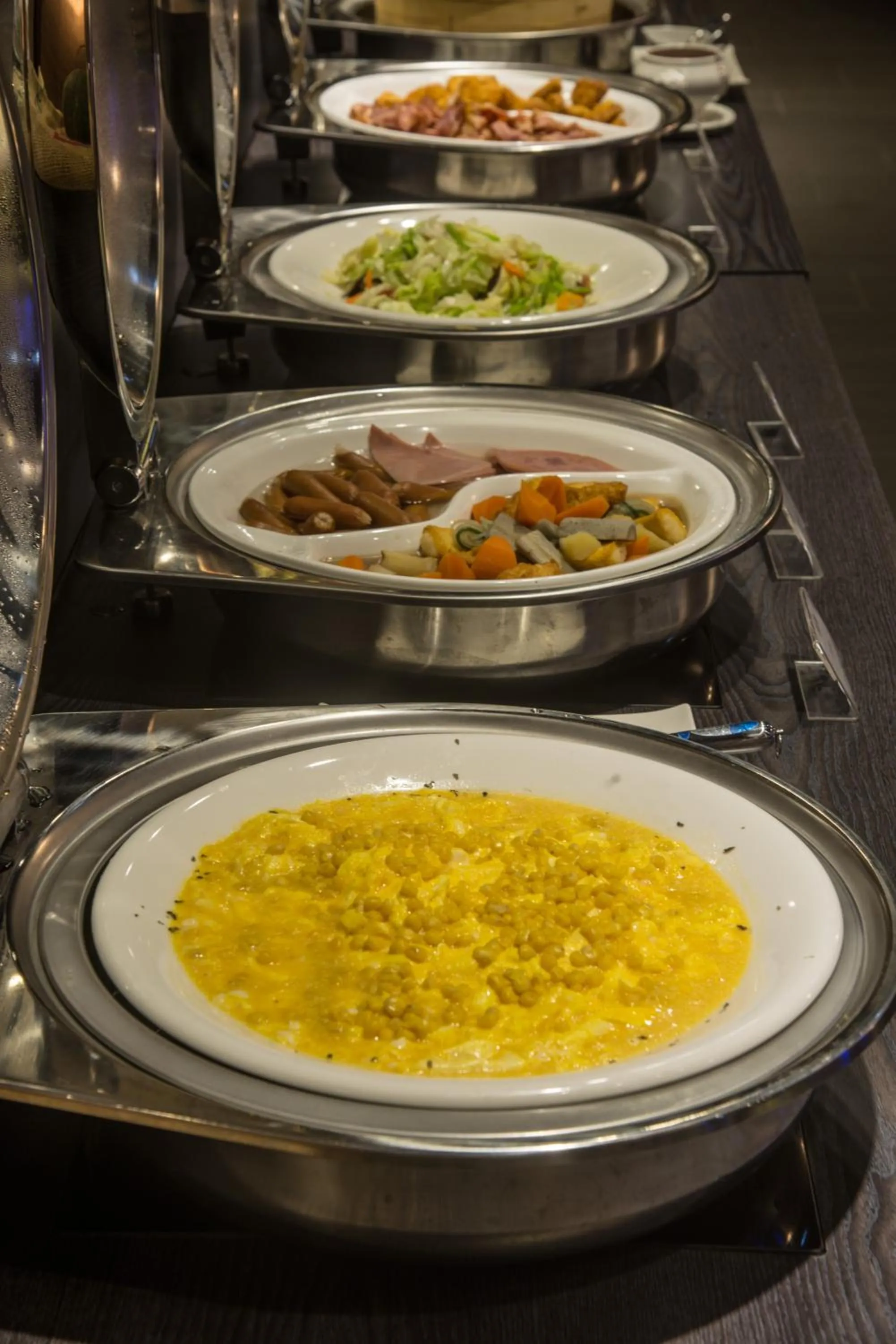 Breakfast in Simple + Hotel