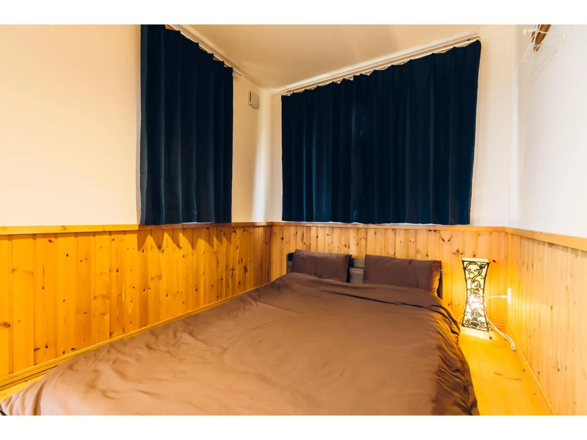 Bed in LAKE view PRIVATE log house