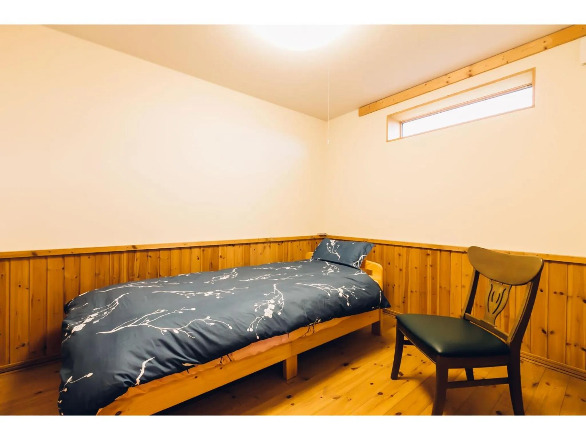Bed in LAKE view PRIVATE log house
