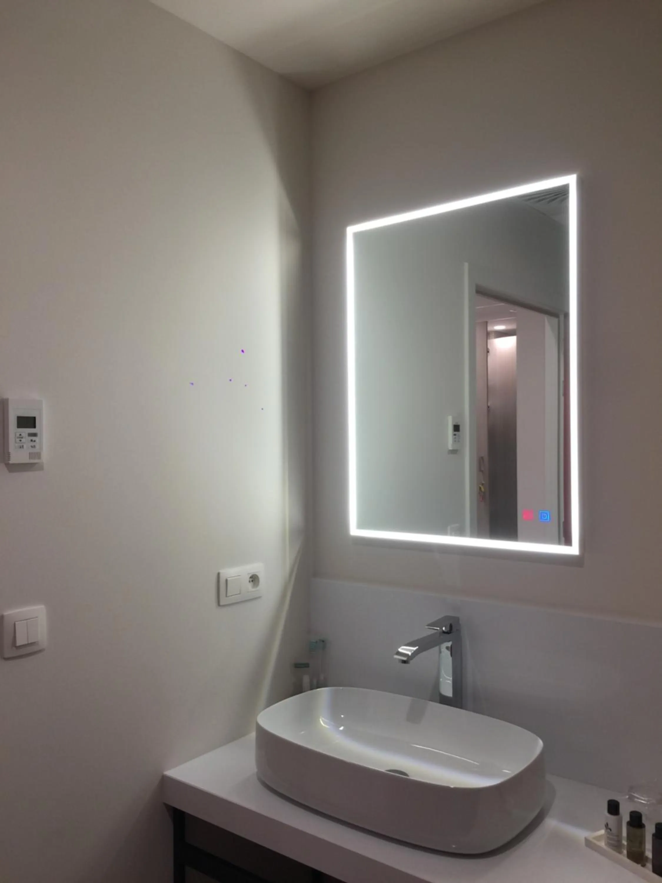 Bathroom in cité impériale ye