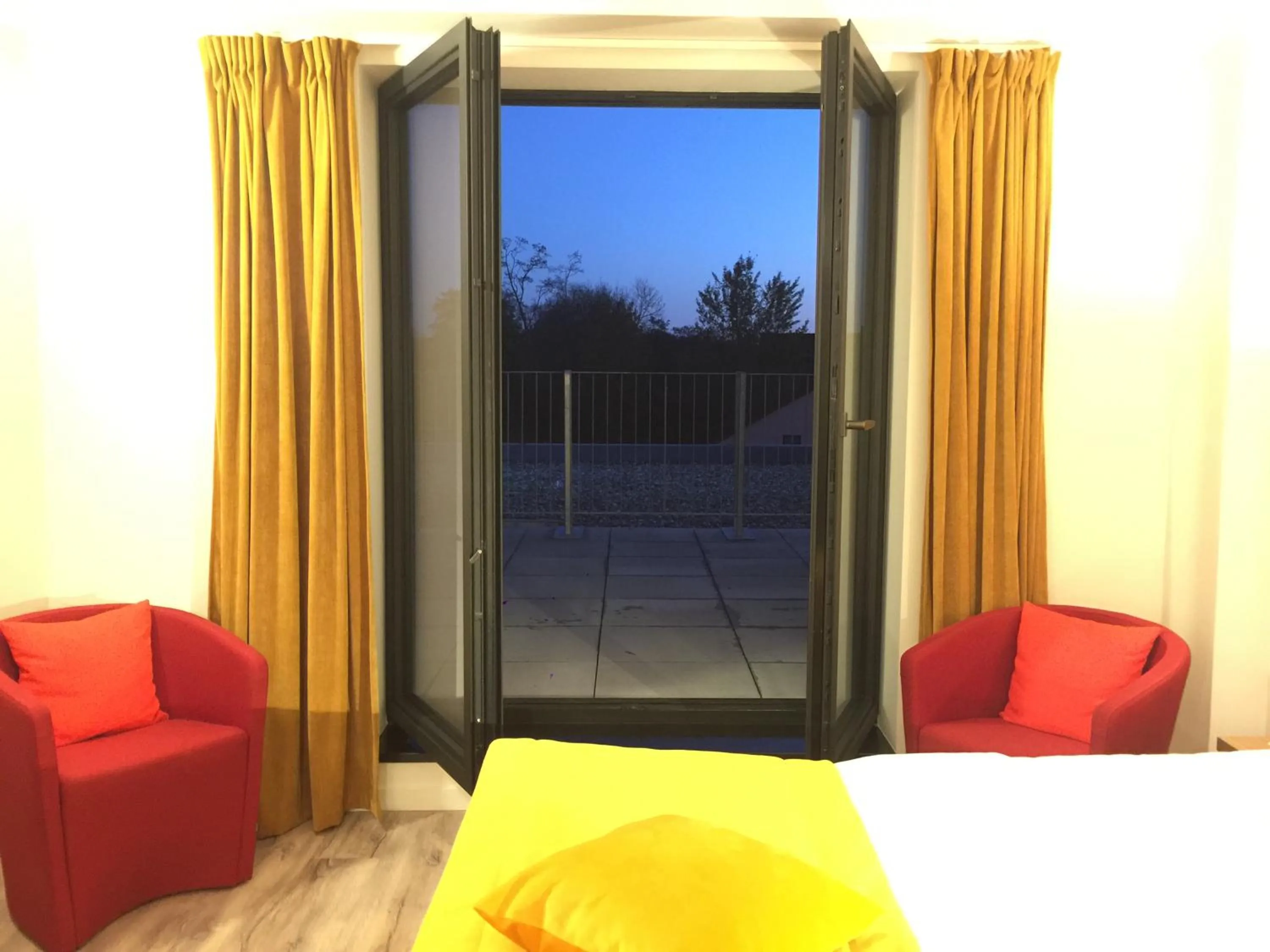 Bedroom, Bed in cité impériale ye