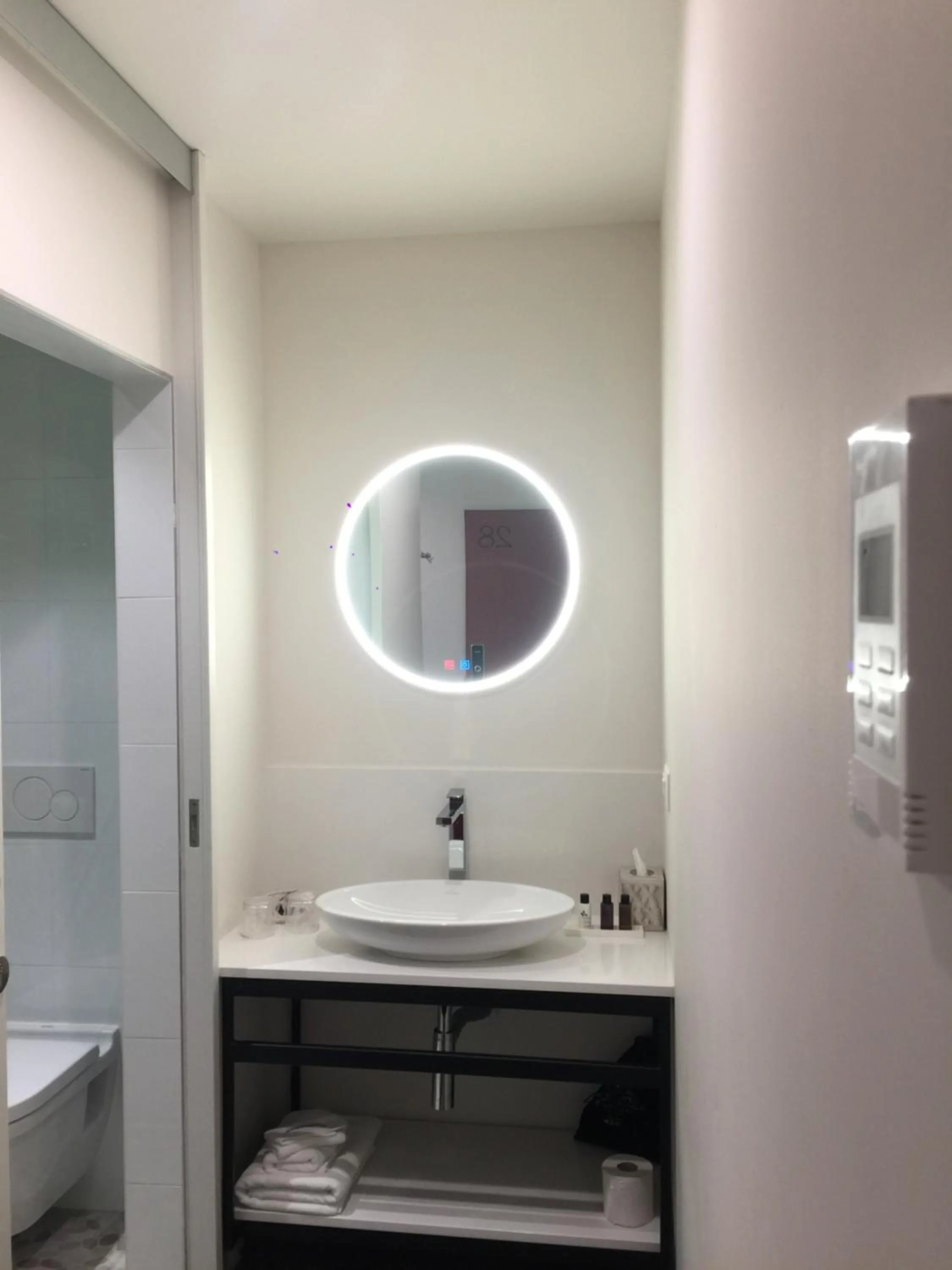 Bathroom in cité impériale ye