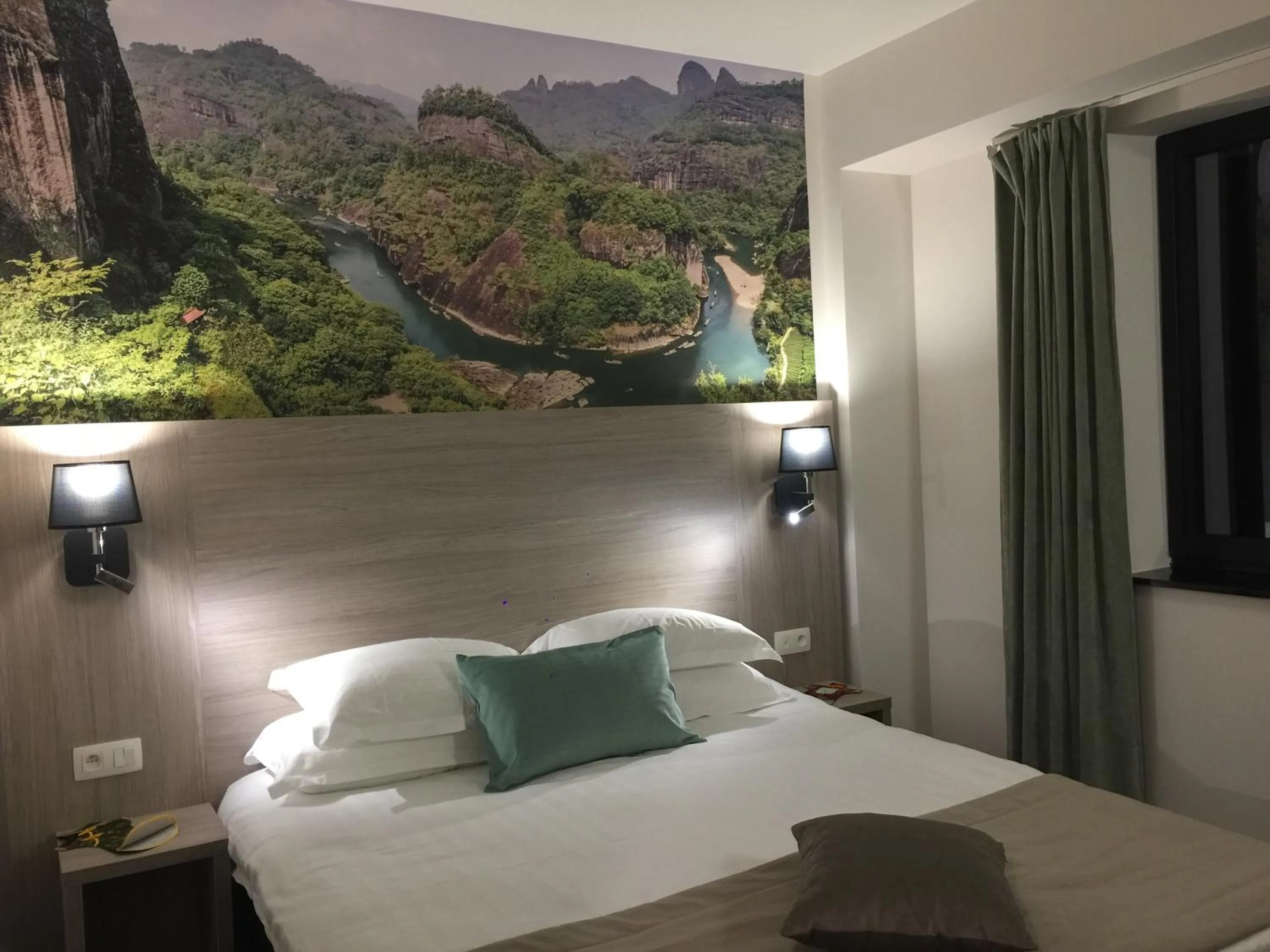 Bedroom, Bed in cité impériale ye