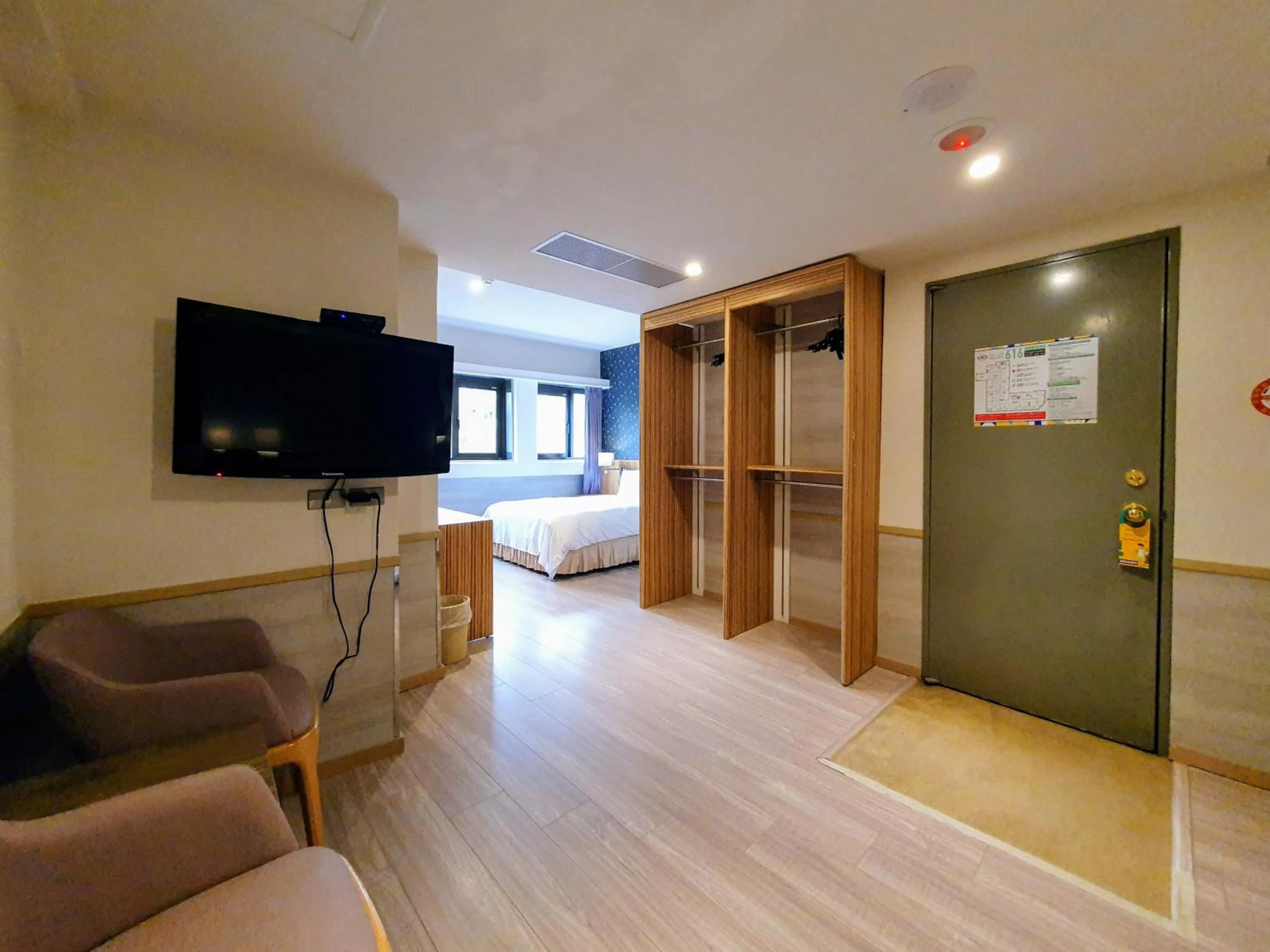 wardrobe in Rainbow Hotel