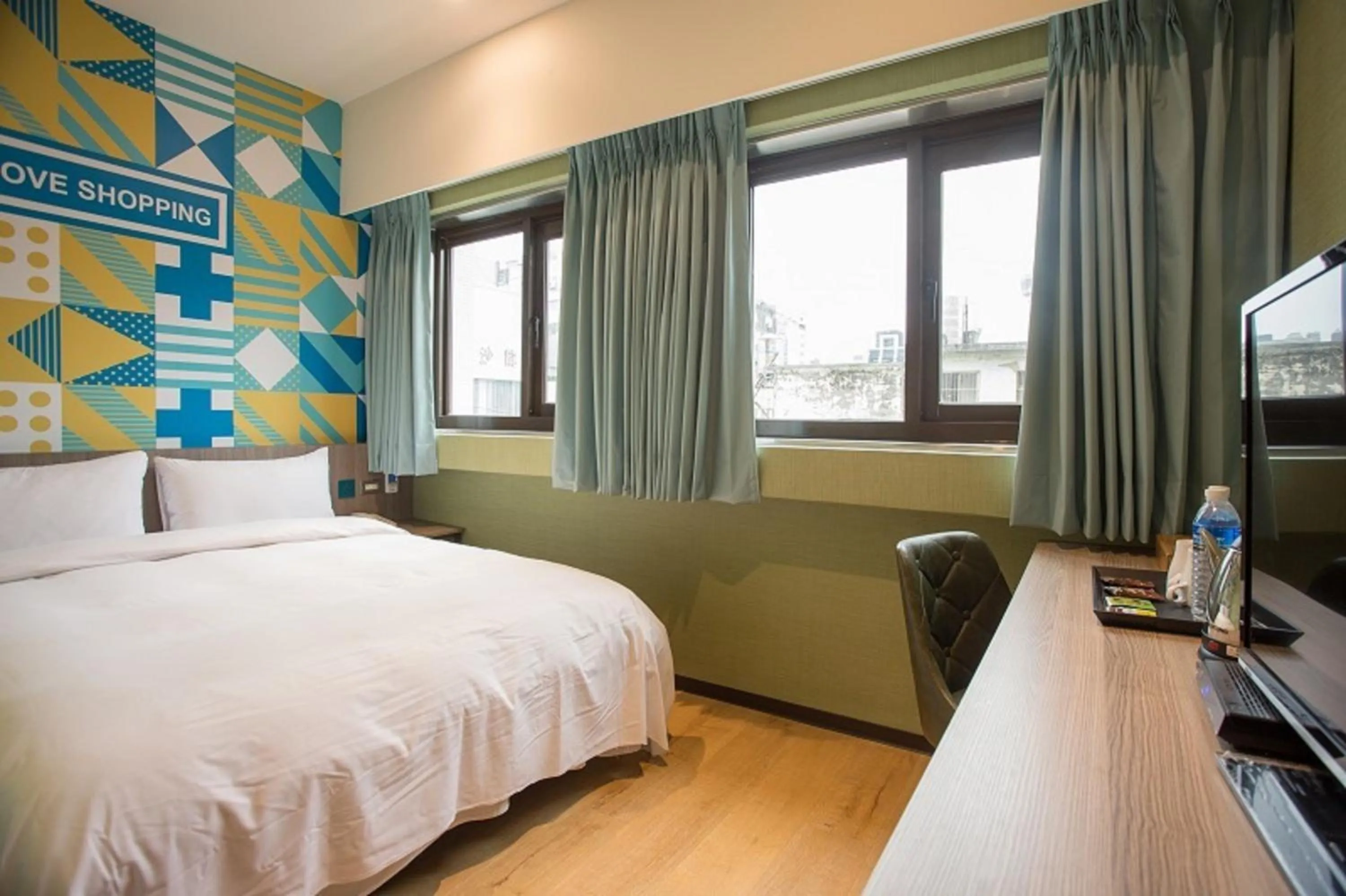 Bedroom, Bed in Rainbow Hotel