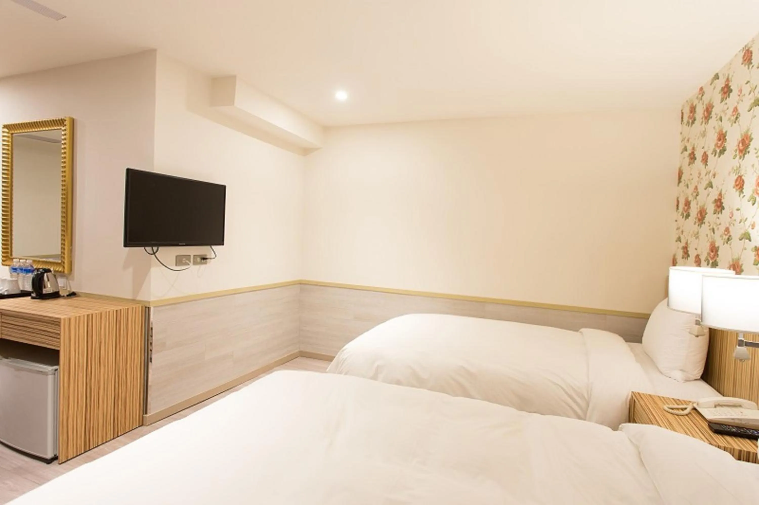 Bedroom, Bed in Rainbow Hotel