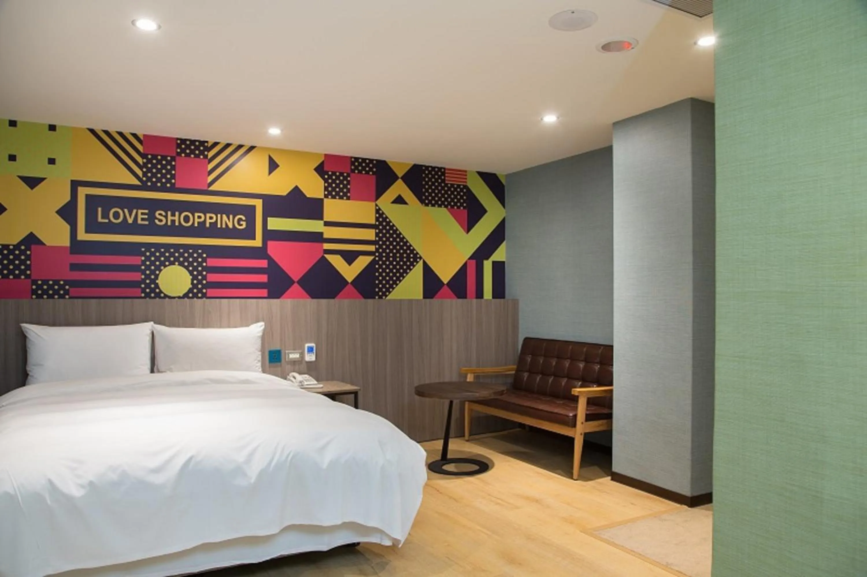 Bedroom, Bed in Rainbow Hotel