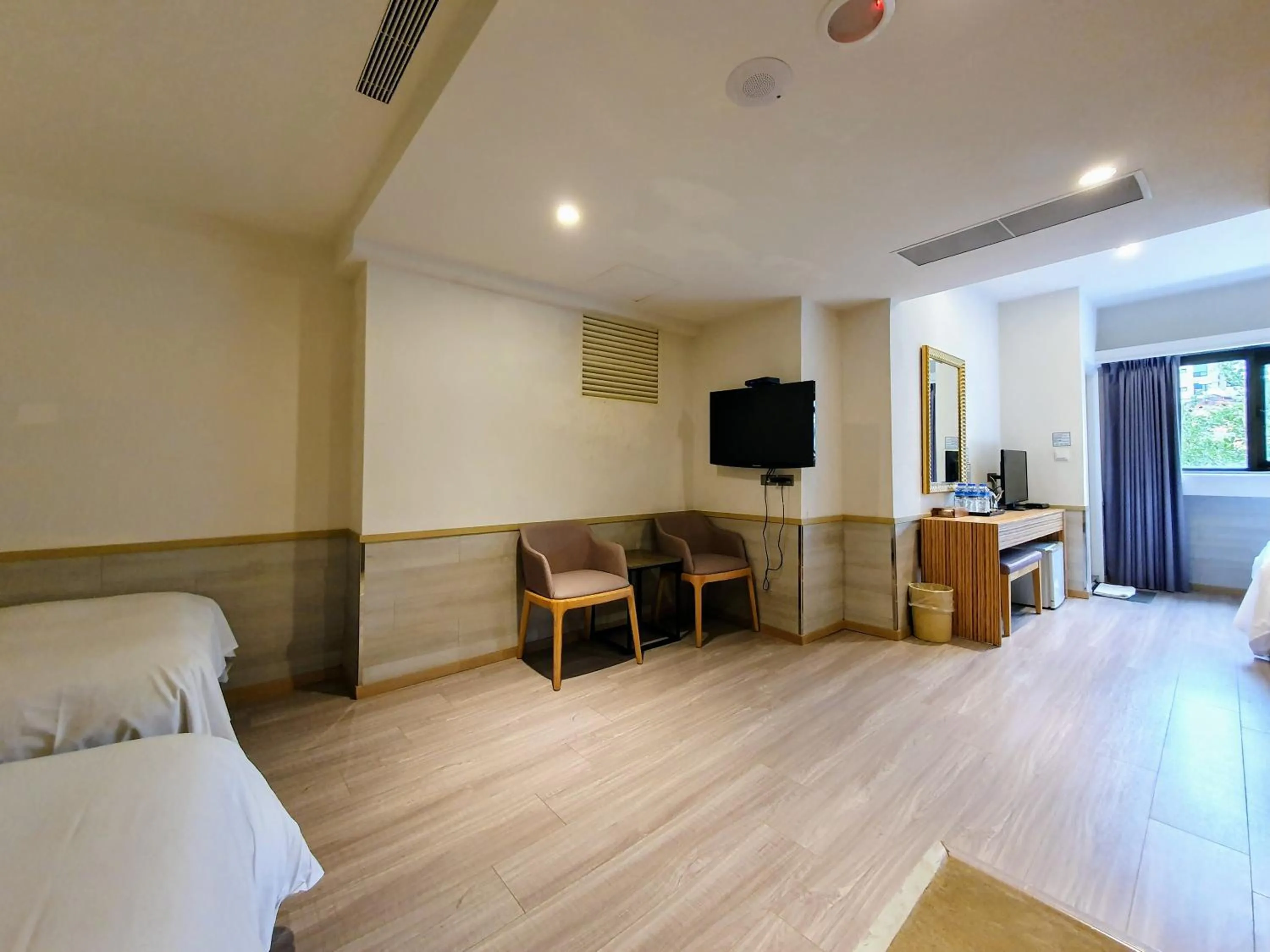 Photo of the whole room, Bed in Rainbow Hotel