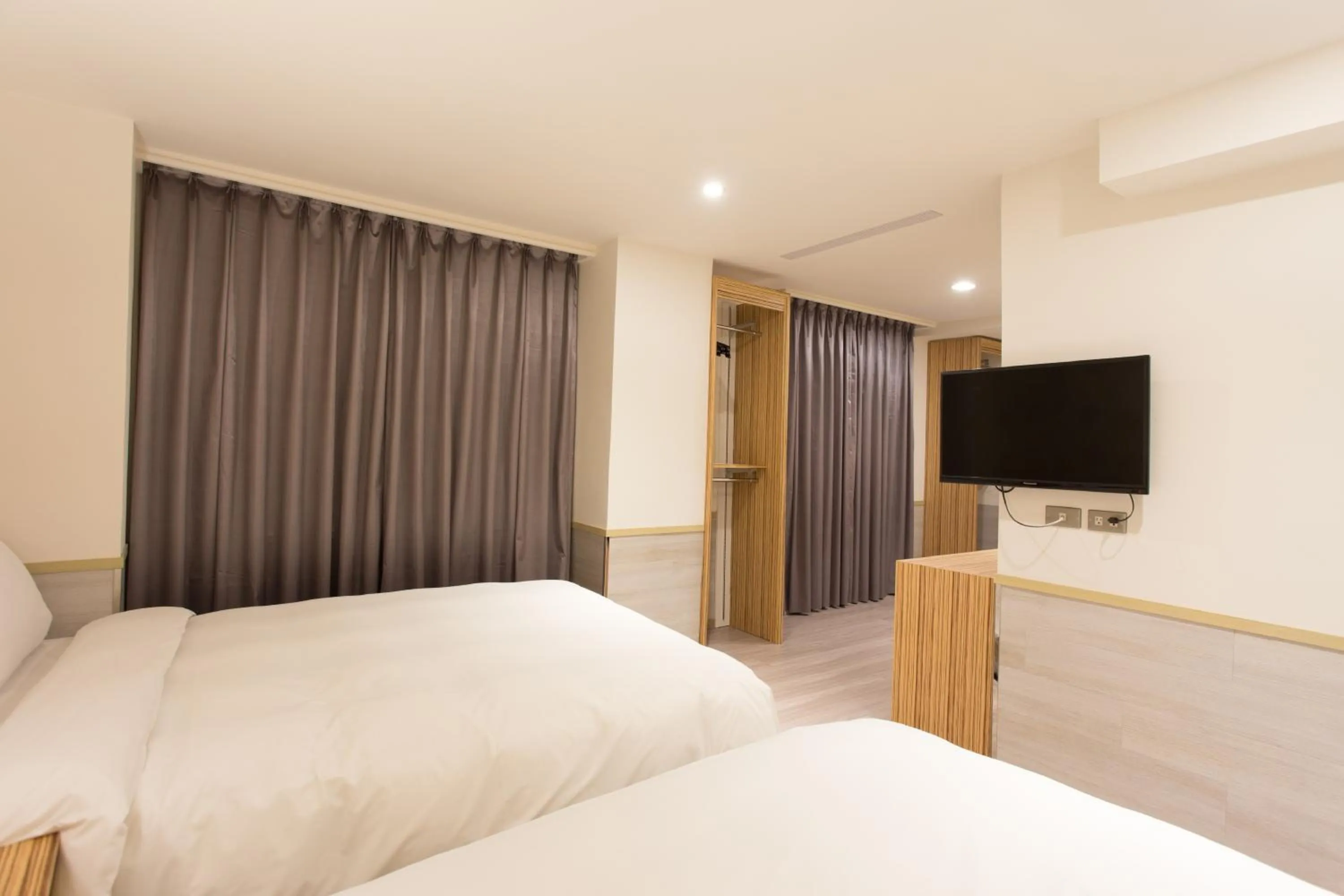 Bedroom, Bed in Rainbow Hotel