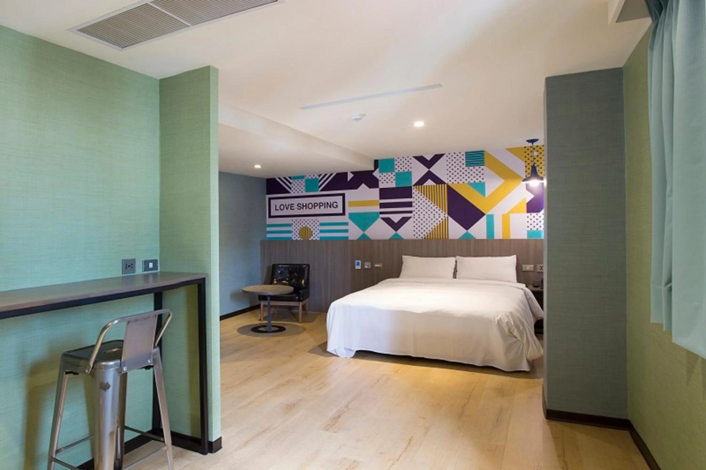 Bedroom, Bed in Rainbow Hotel