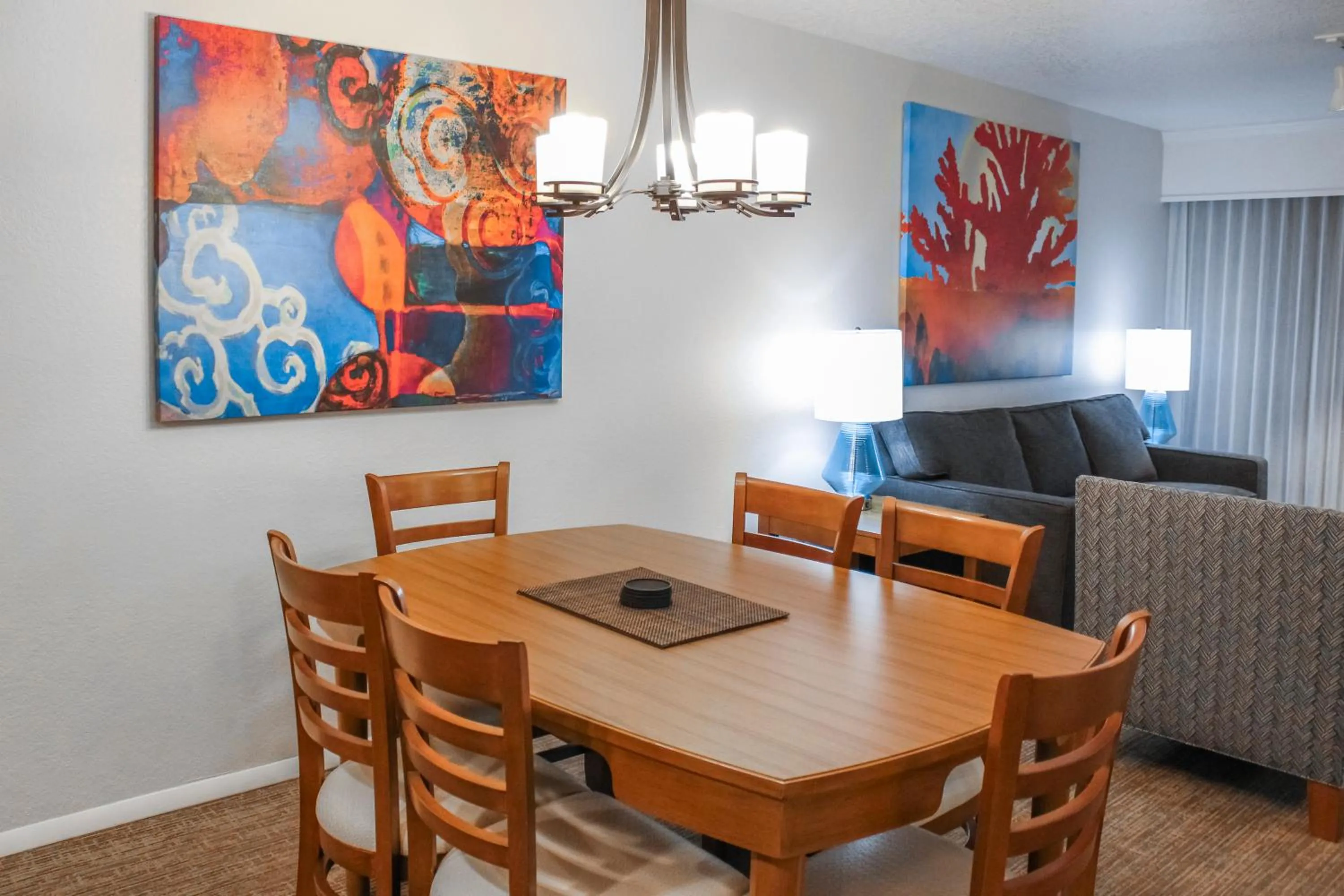 Dining area in Hilton Vacation Club Polynesian Isles Kissimmee