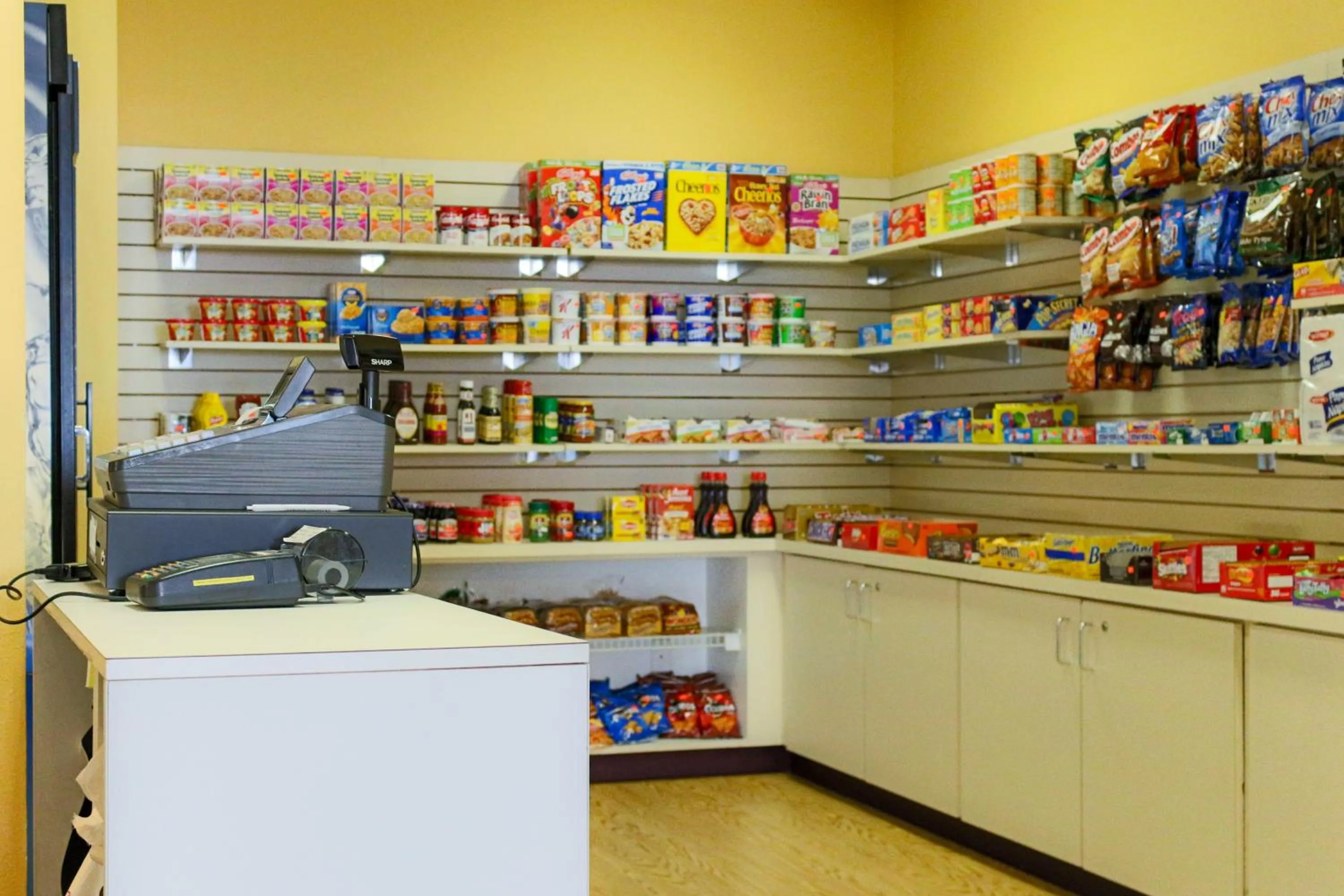 On-site shops in Hilton Vacation Club Grand Beach Orlando