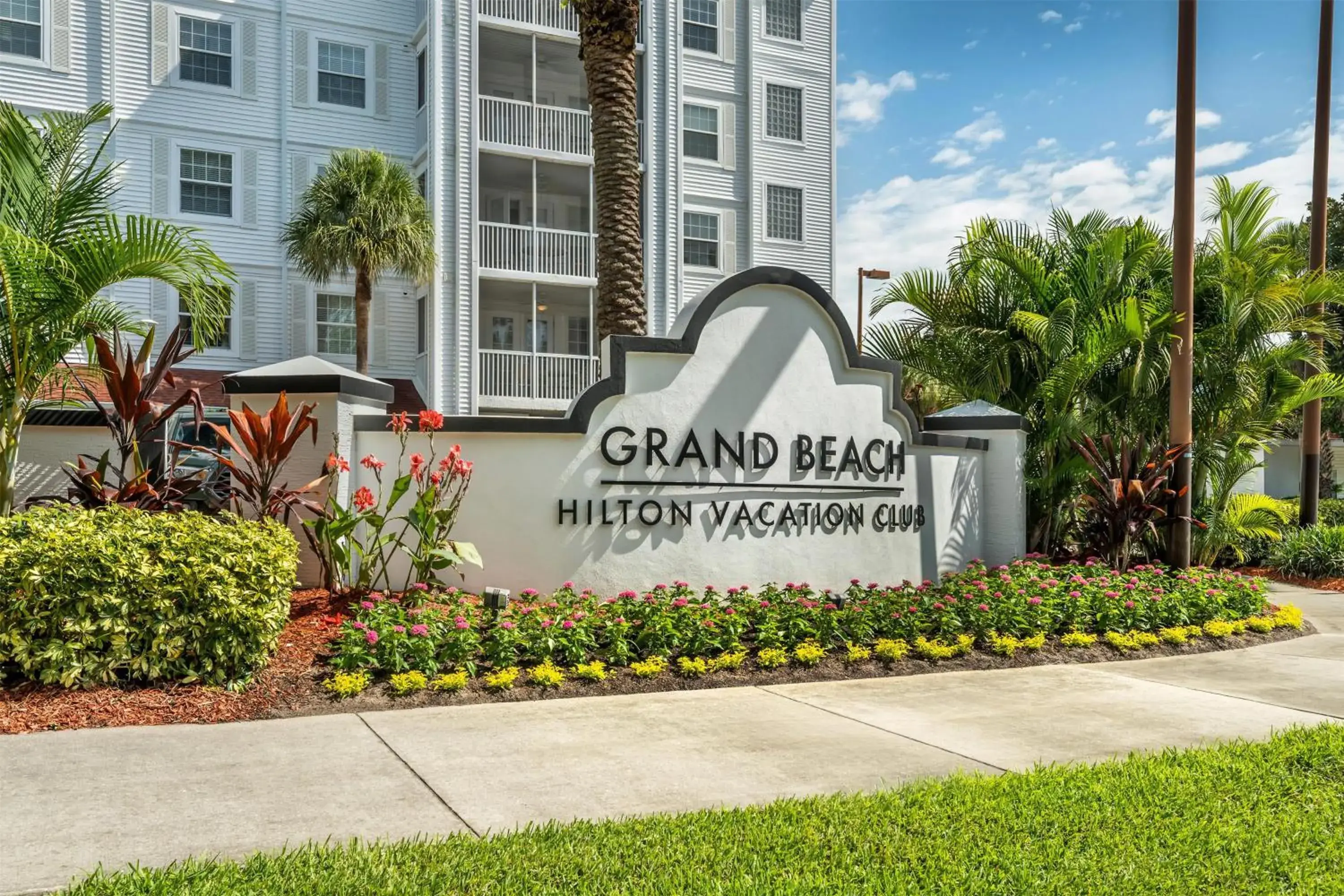 Property building in Hilton Vacation Club Grand Beach Orlando Property building in Hilton Vacation Club Grand Beach Orlando