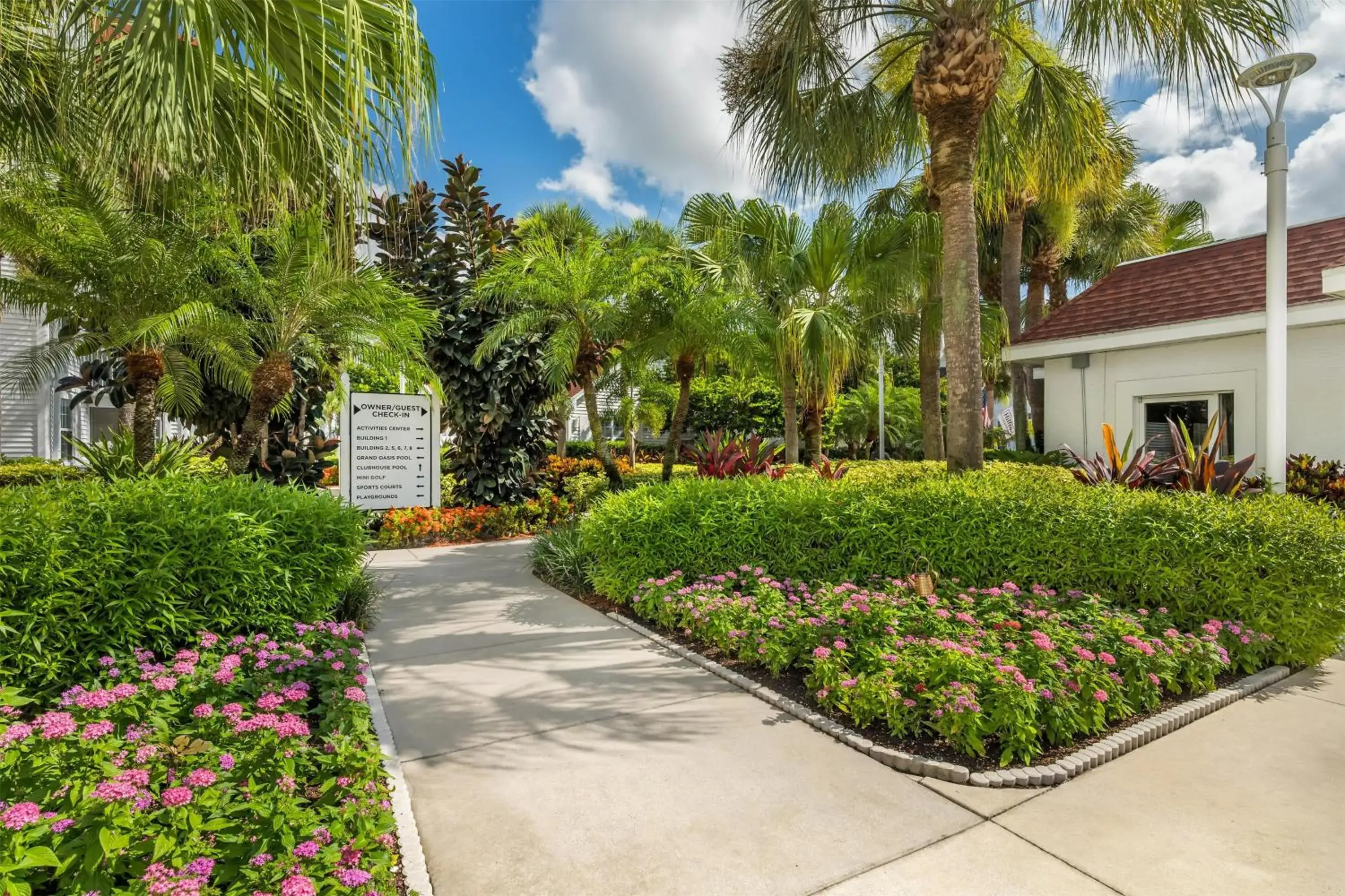 Property building in Hilton Vacation Club Grand Beach Orlando Property building in Hilton Vacation Club Grand Beach Orlando